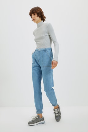 TRENDYOLMİLLA Mavi Cep Detaylı Y&uuml;ksek Bel Jogger Jeans TWOAW22JE1093