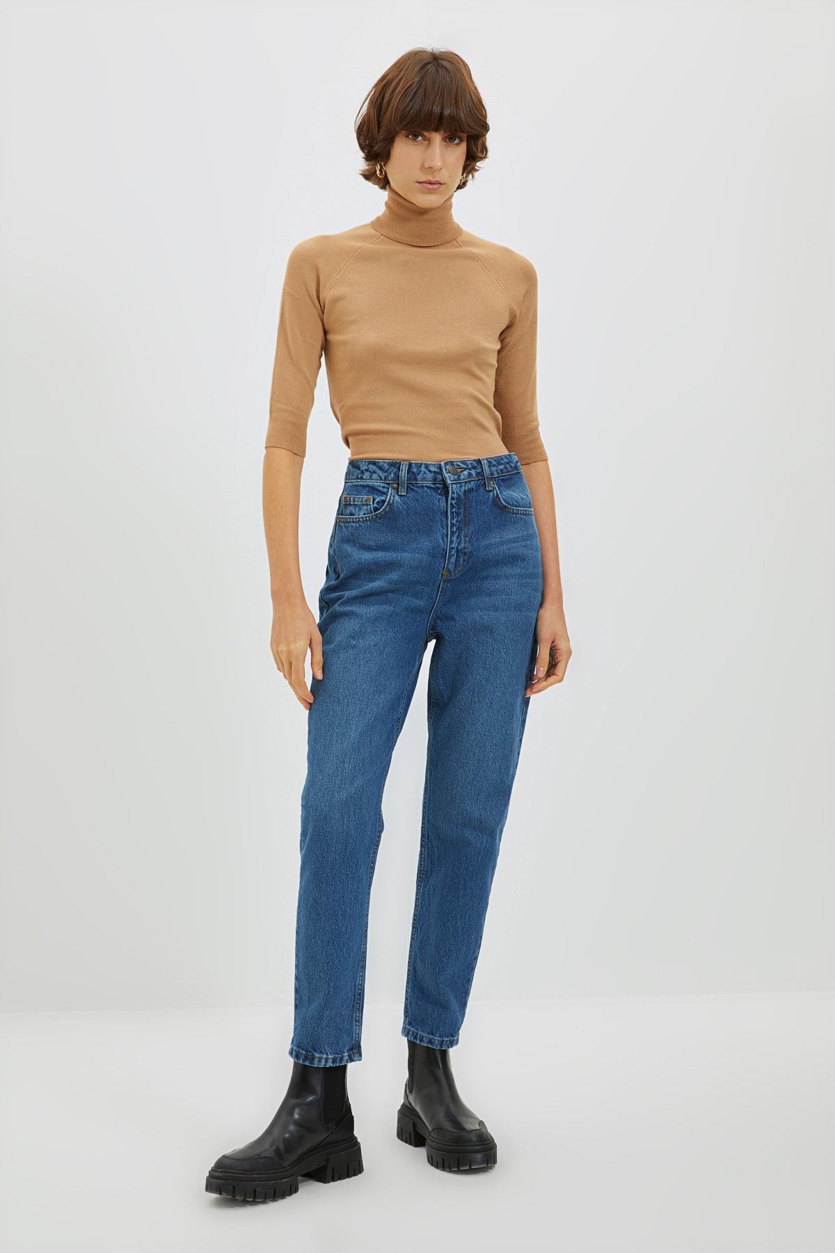 TRENDYOLMİLLA Mavi Yüksek Bel Mom  Jeans TWOAW22JE1406