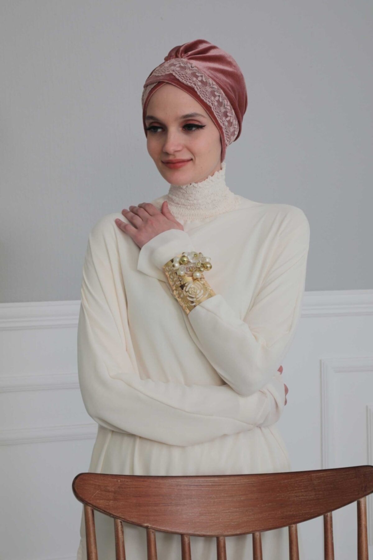 Ayşe Tasarım Dantelli Kadife Bone