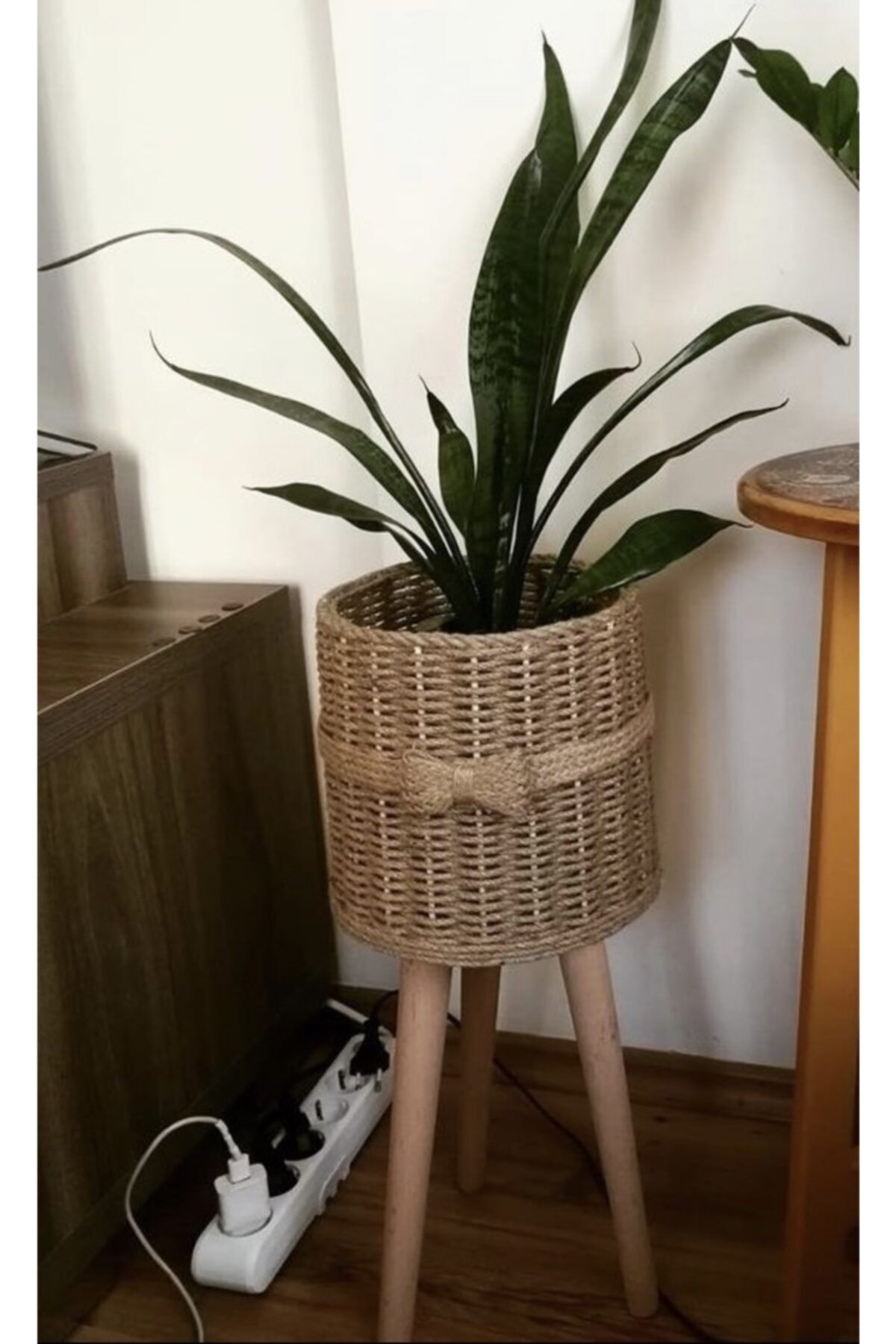 Veneris Home Hasır Çiçeklik Ayaklı Sepet Saksı