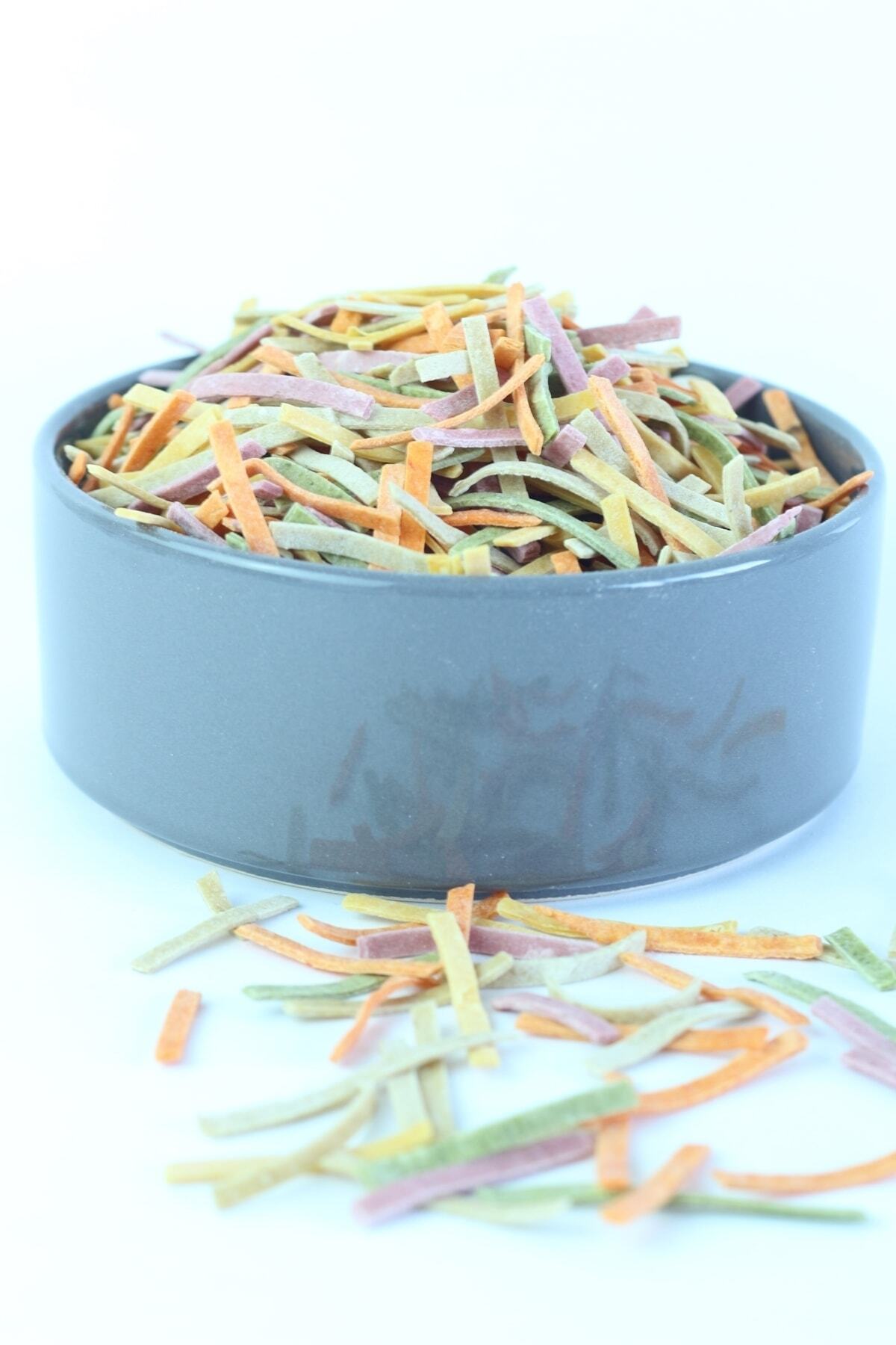 Ege Çarşısı Ev Yapımı Karışık Sebzeli Erişte 1 Kg