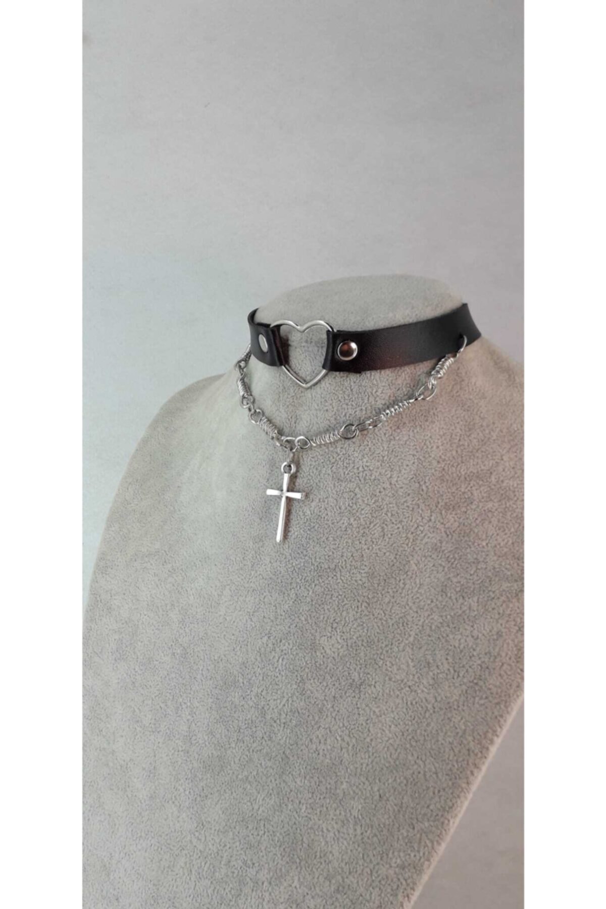 Fugusugu Kalpmerkezli Ince Haç Gotik Choker