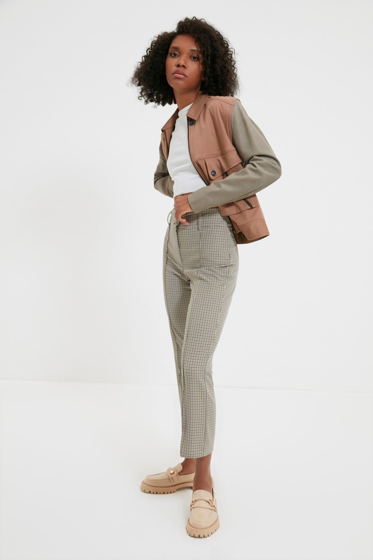 TRENDYOLMİLLA Bej Bol Paça Pantolon TWOAW22PL0572