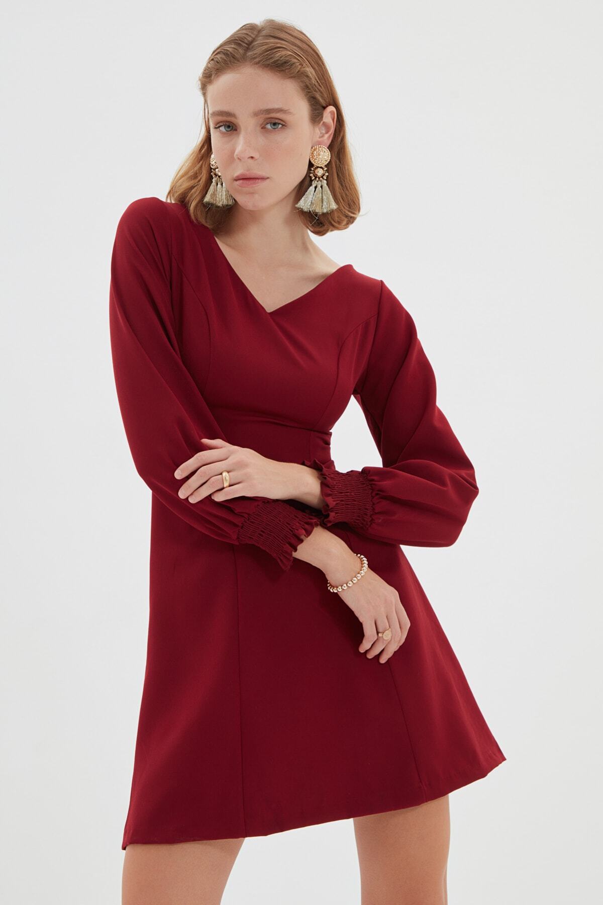 TRENDYOLMİLLA Bordo V Yaka Elbise TWOAW22EL2055