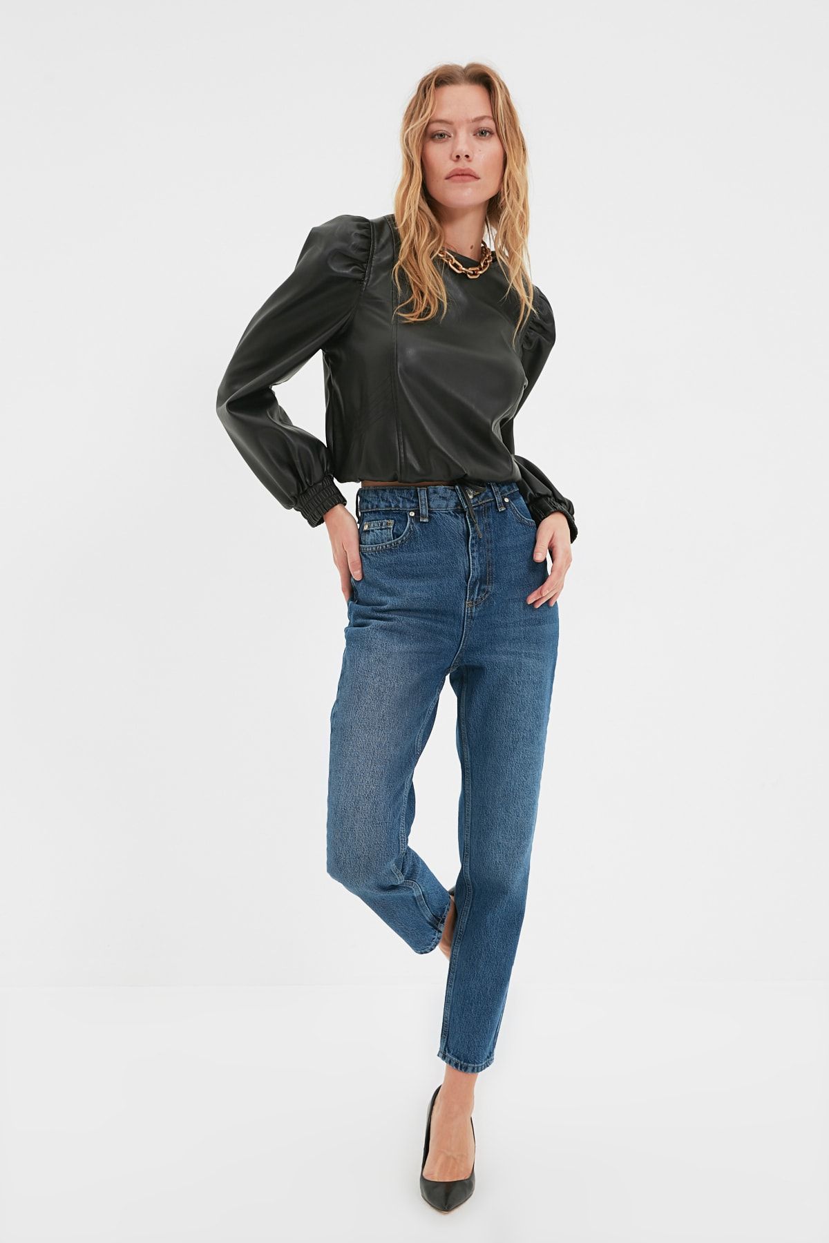 TRENDYOLMİLLA Lacivert Yüksek Bel Mom Jeans TWOAW22JE1277