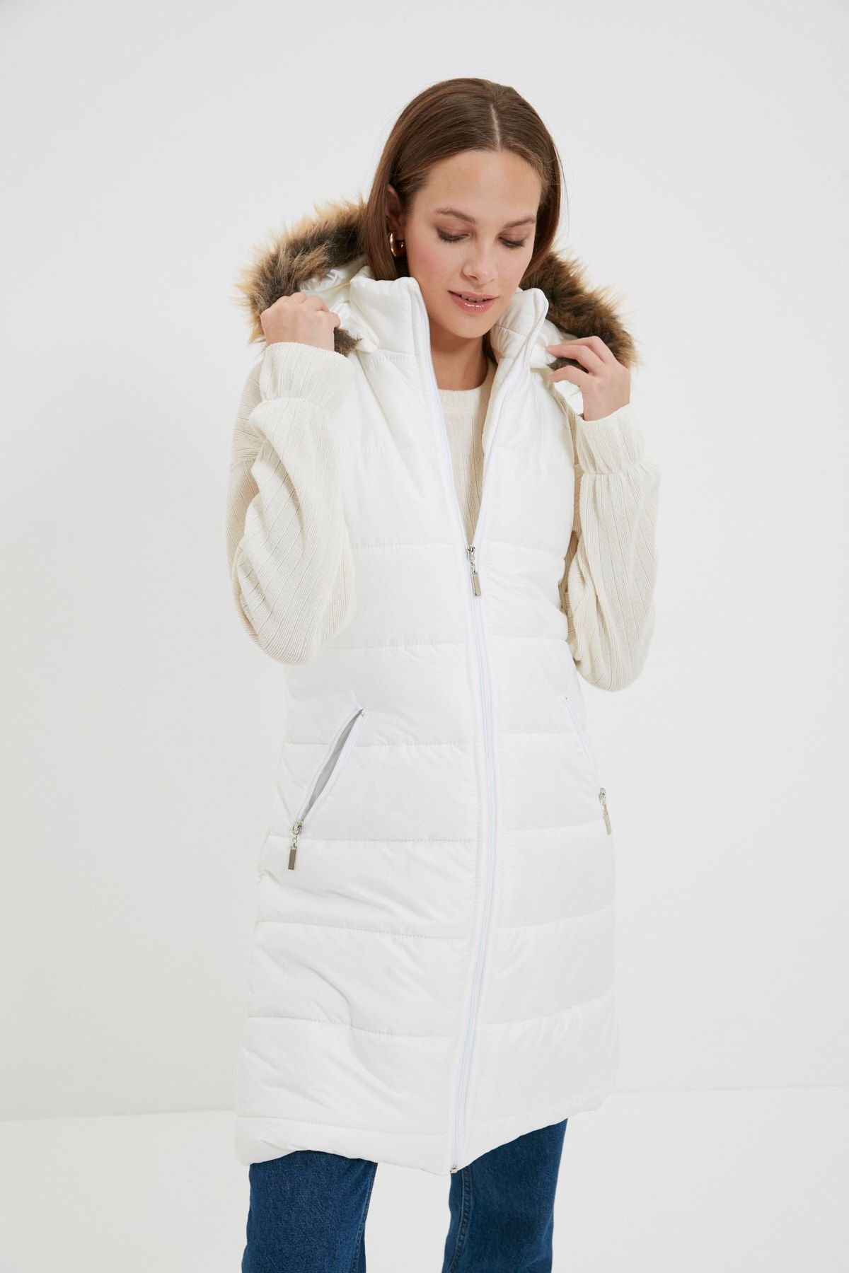 Trendyol Modest Ekru Kapüşonlu Fermuarlı Puffer Uzun Şişme Yelek TCTAW22YL0011