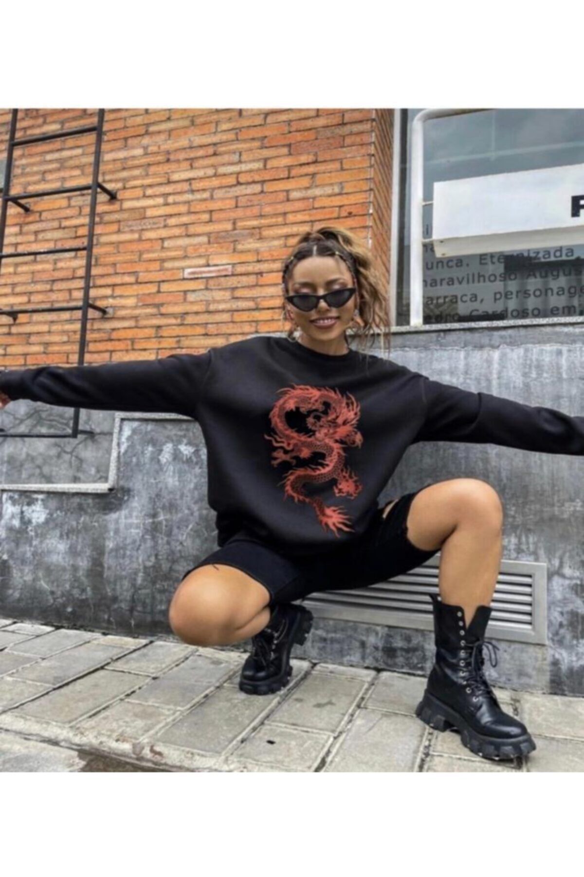 wicromed Kadın Siyah Oversize Kırmızı Ejderha Baskılı Sweatshirt