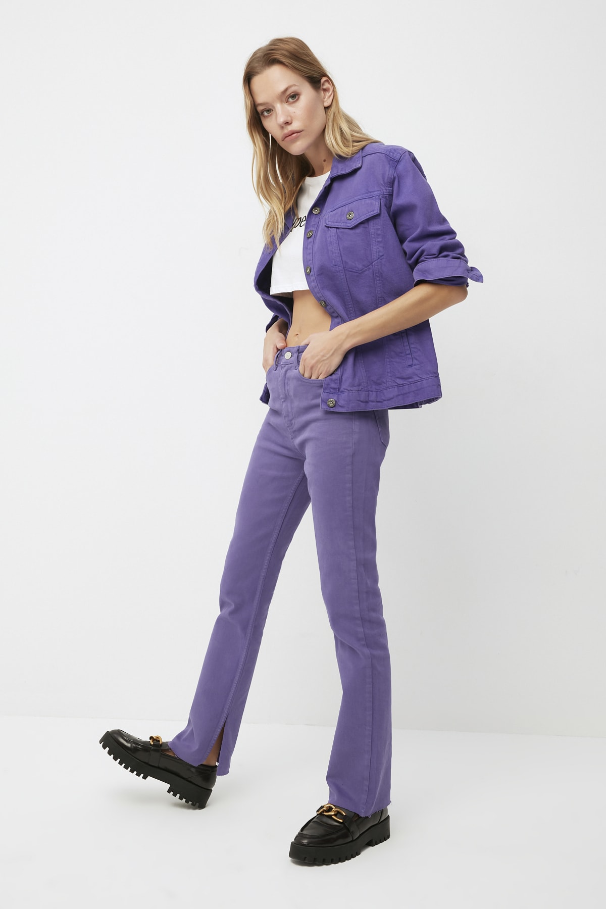 TRENDYOLMİLLA Mor Yırtmaçlı Yüksek Bel Slim Flare Jeans TWOAW22JE0382
