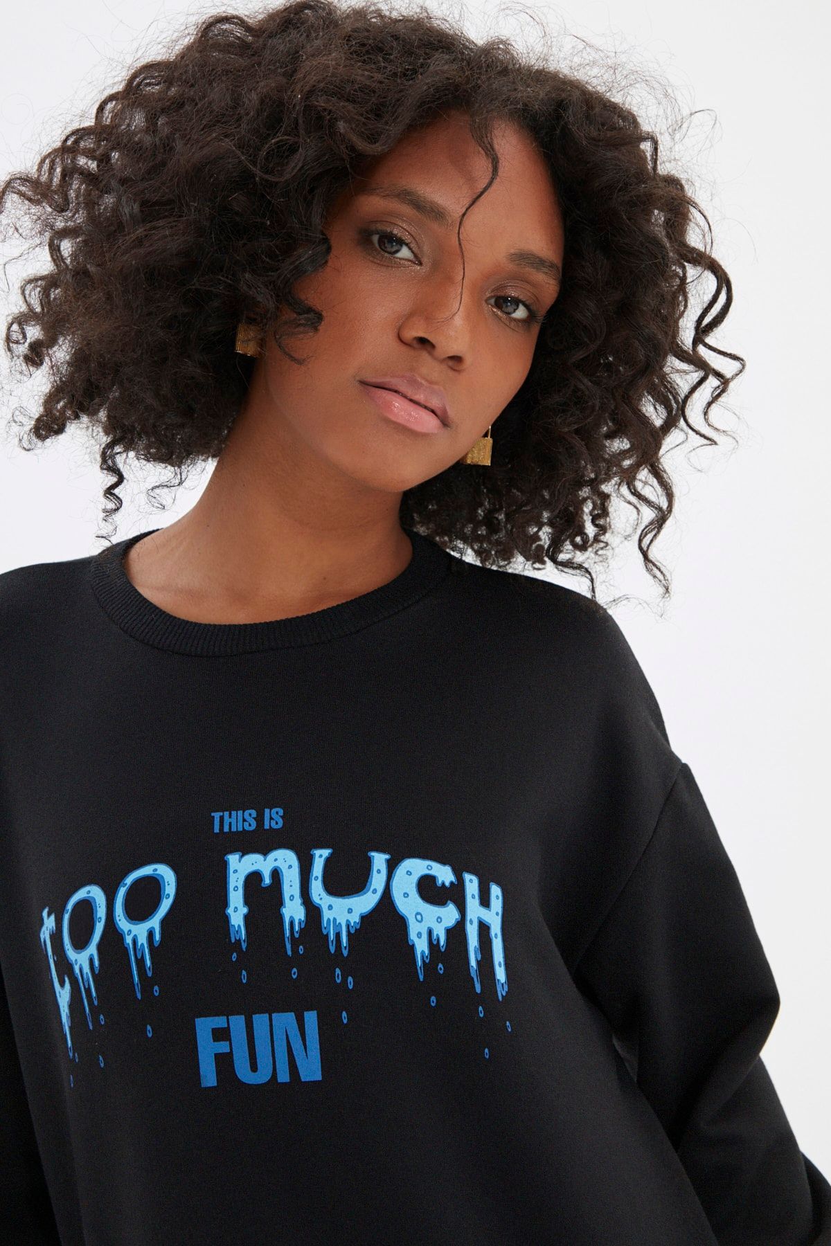 TRENDYOLMİLLA Siyah Oversize Örme Sweatshirt TWOAW22SW1794