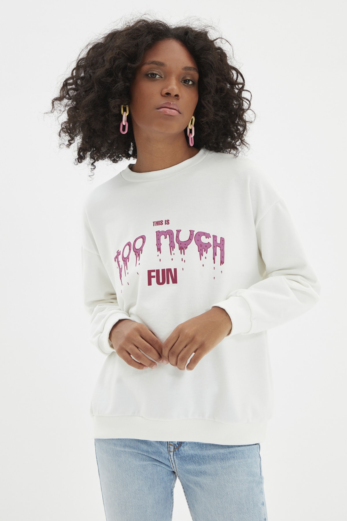 TRENDYOLMİLLA Ekru Baskılı Loose Örme Sweatshirt TWOAW22SW1794