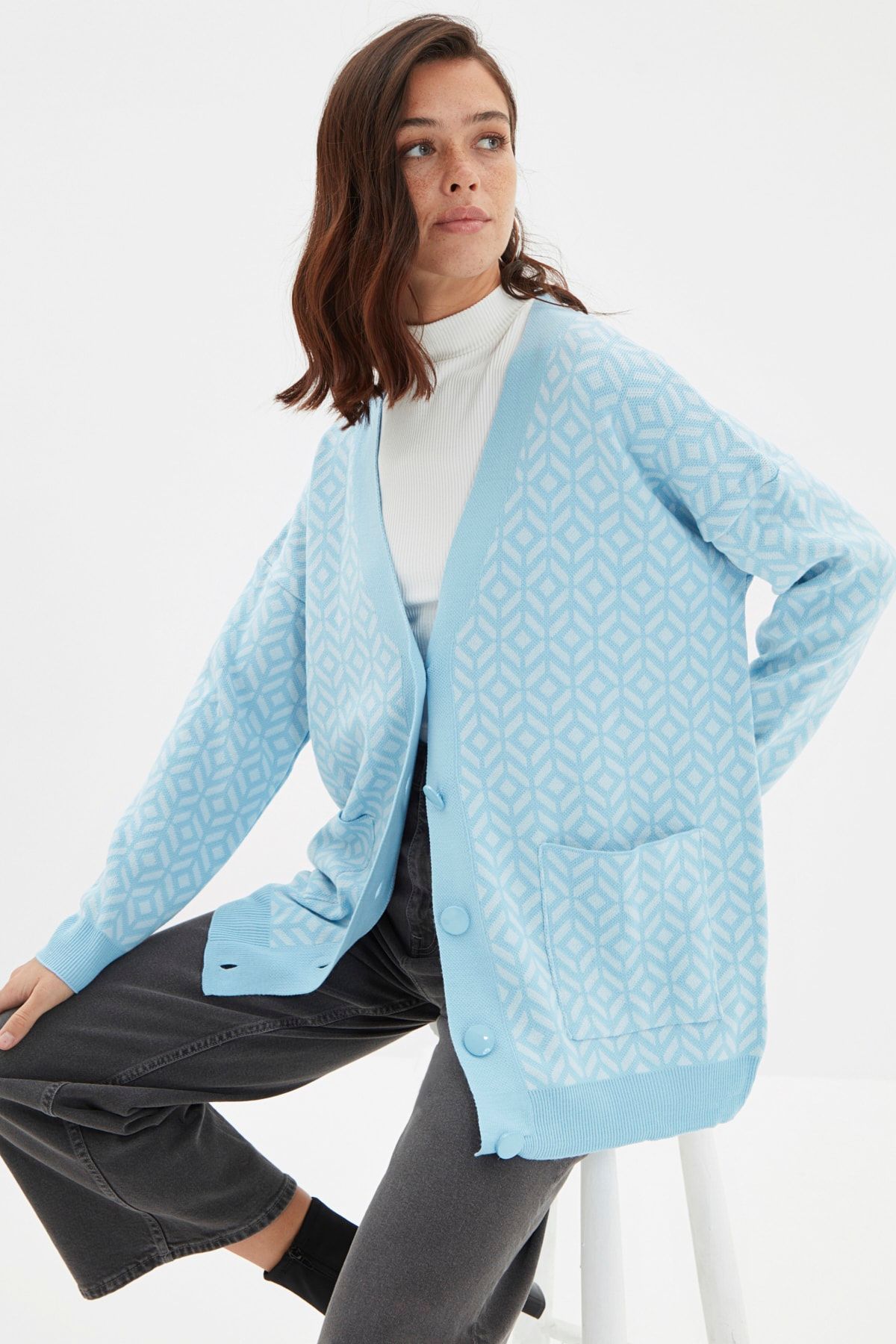 TRENDYOLMİLLA Mavi Jakarlı Oversize Triko Hırka TWOAW22HI1137