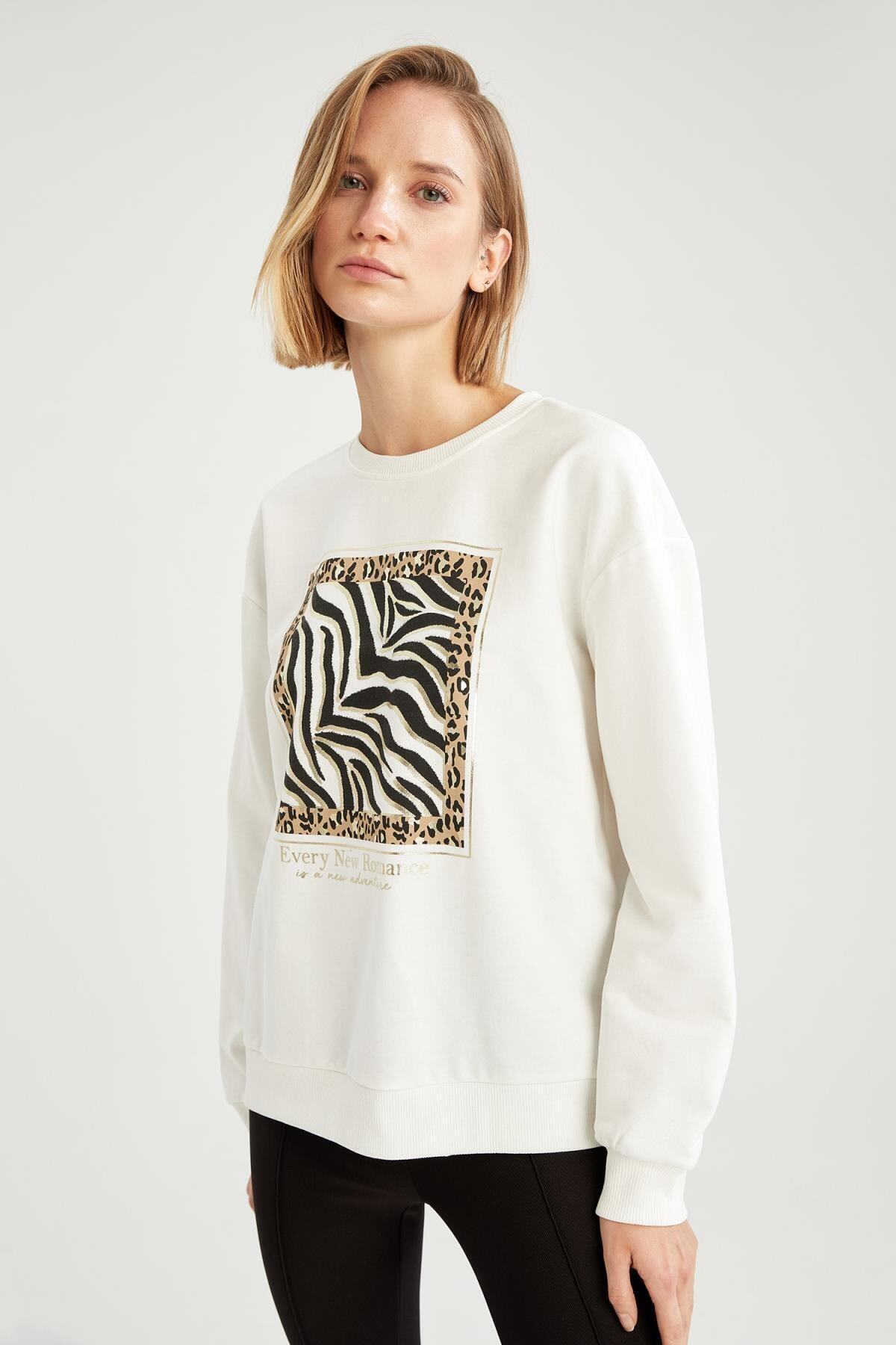 DeFacto Varak Leopar Desenli Relax Fit Sweatshirt.