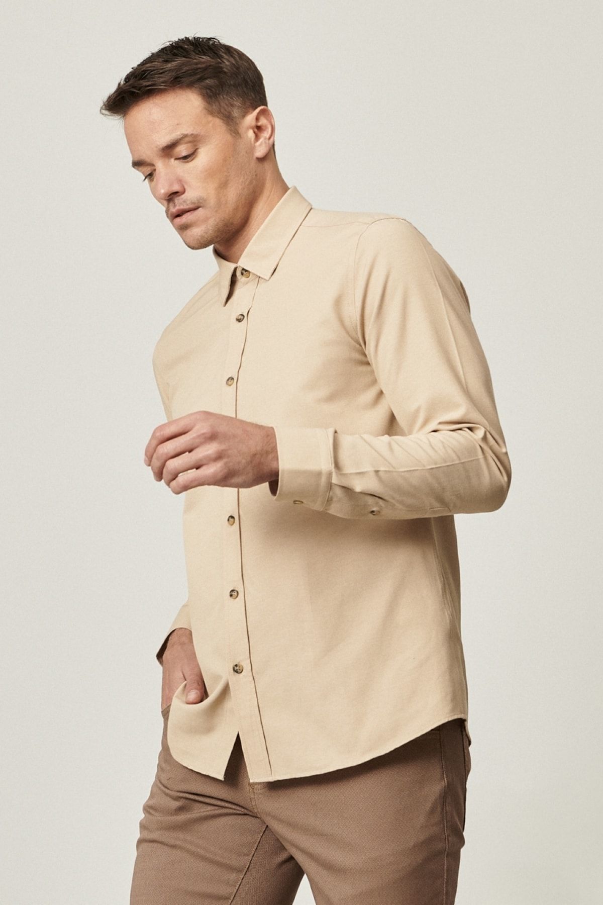 AC&Co / Altınyıldız Classics Erkek Bej Tailored Slim Fit Dar Kesim Düğmeli Yaka Oxford Gömlek