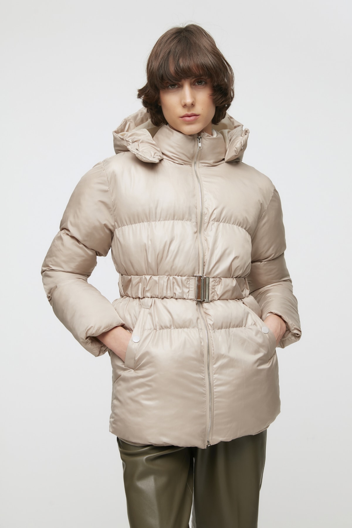 TRENDYOLMİLLA Bej Metal Kemerli Oversize Kapüşonlu Mont TWOAW22MO0169