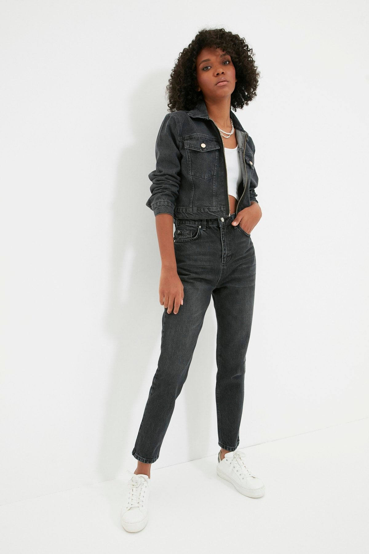 TRENDYOLMİLLA Siyah Yüksek Bel Mom Jeans TWOAW22JE1408