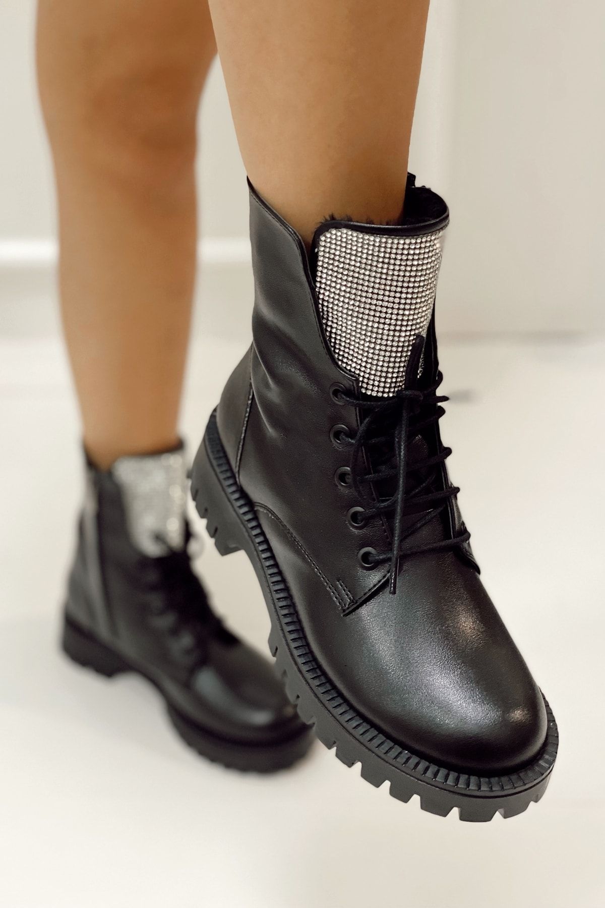 Nil Shoes Siyah Cilt Sandra Taşlı Postal Bot