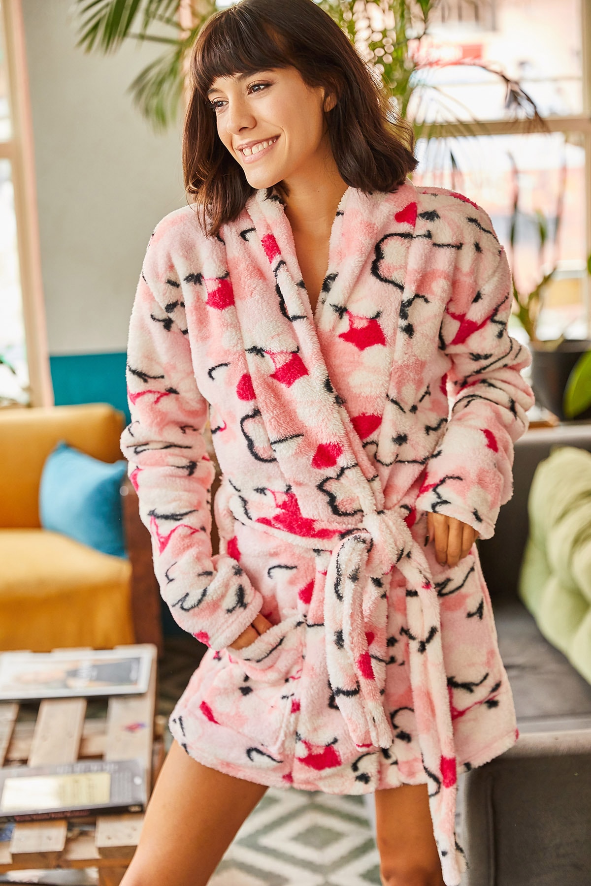 Olalook Kadın Pembe Cepli Kuşaklı Peluş Sabahlık SBL-00000001