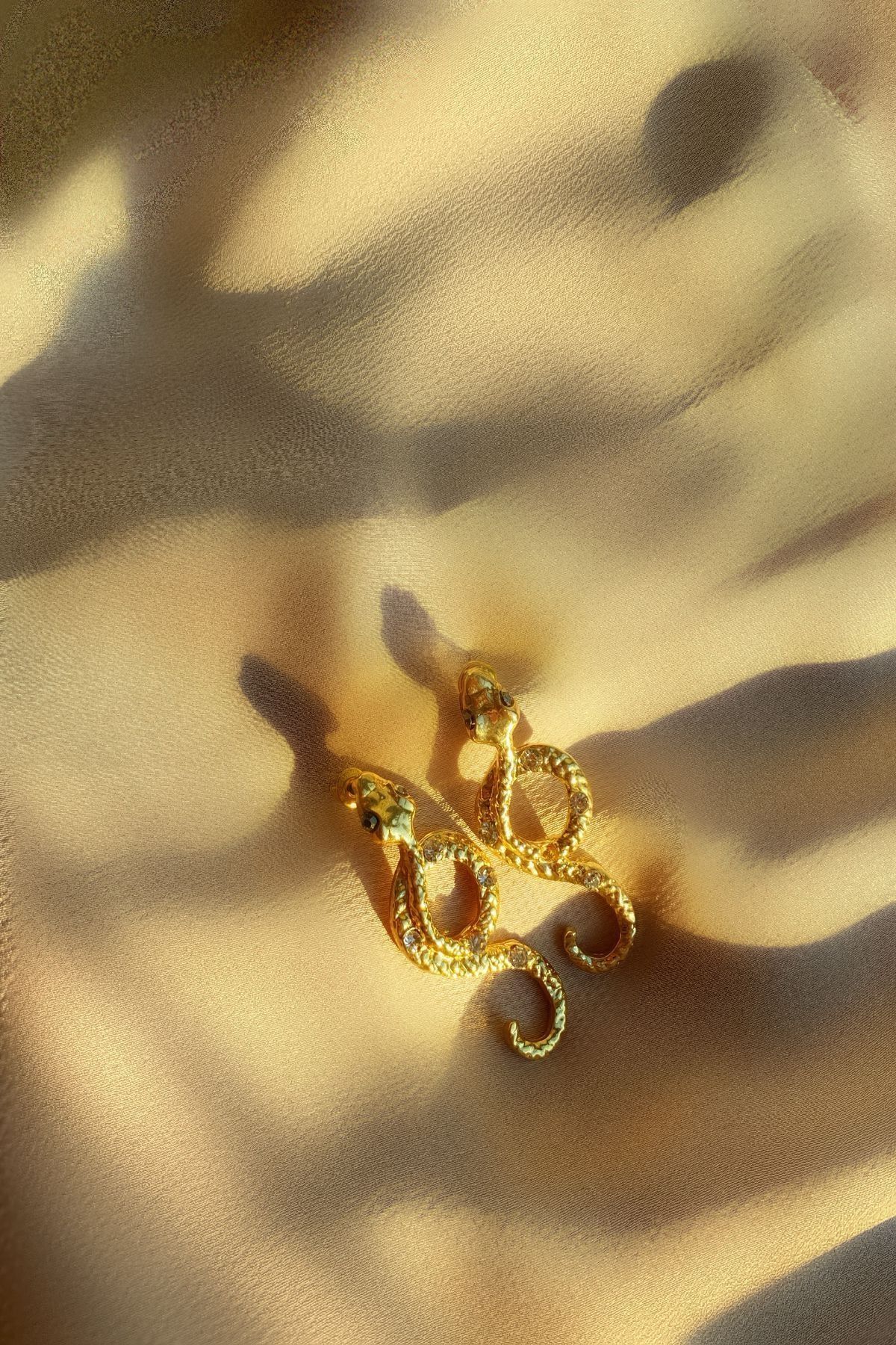 Briella Gold Yılan Küpe