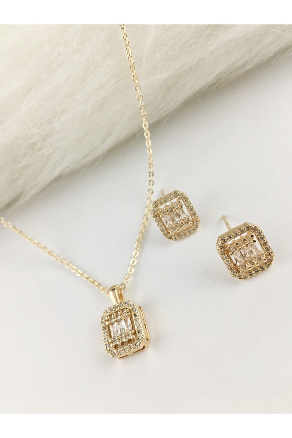 DS DİAMONDSHOP Kadın Kolye Küpe Zirkon Baget Taşlı Set 104
