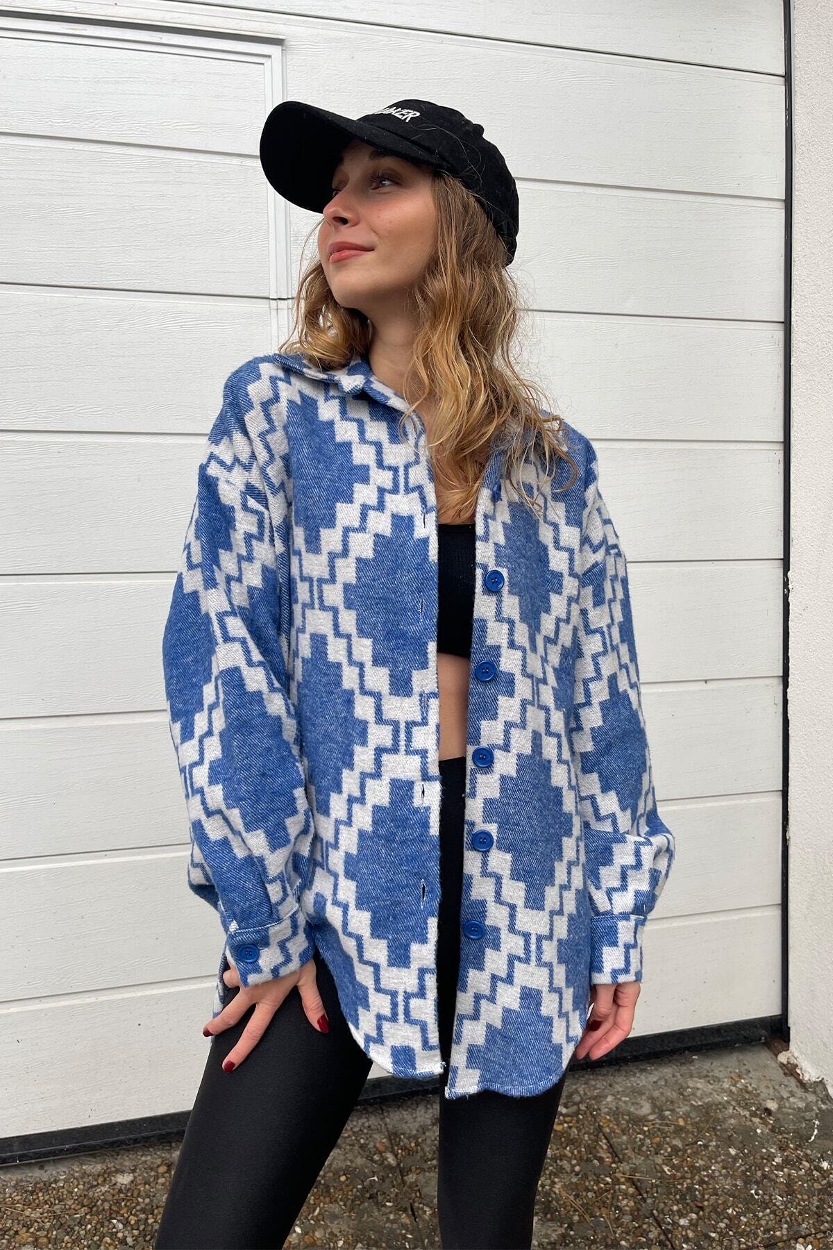 SHELOVEIT Mavi Bej Düğmeli Geometrik Desen Oversıze Gömlek
