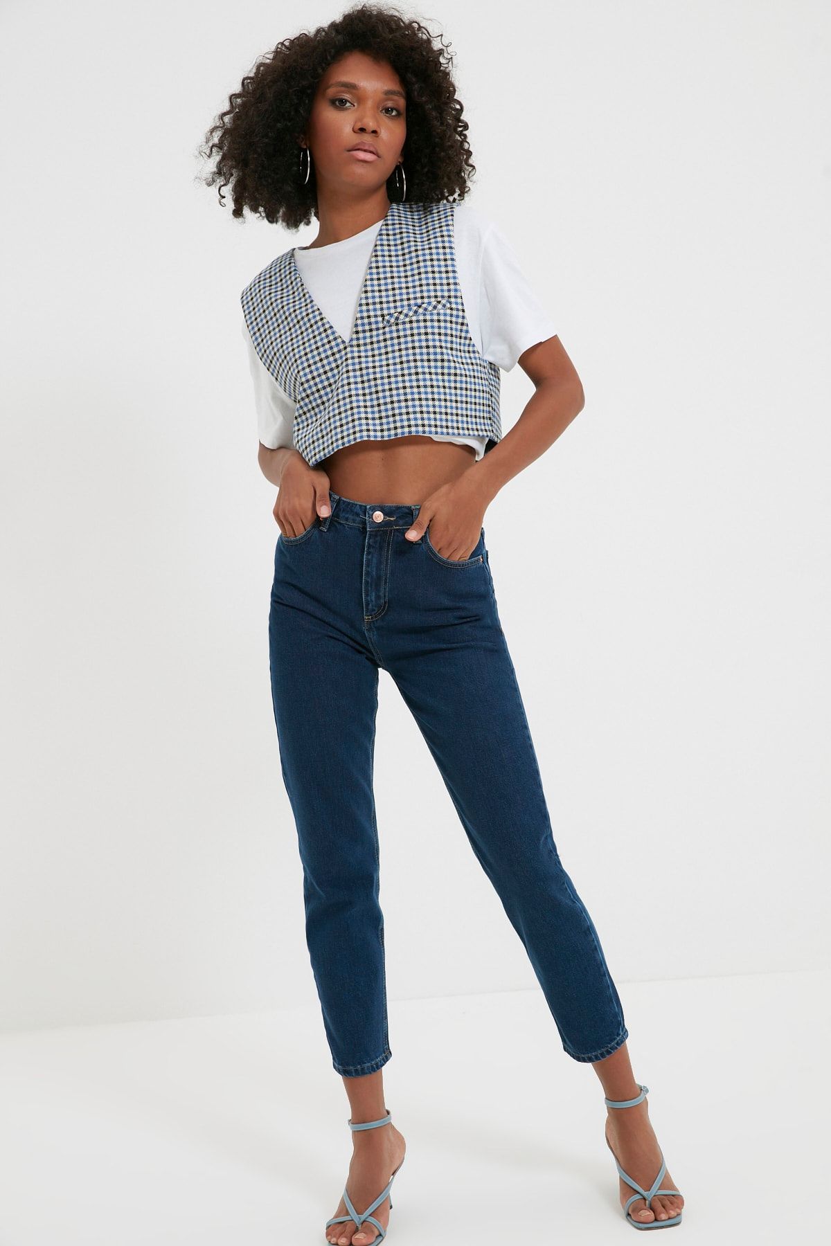TRENDYOLMİLLA Mavi Yüksek Bel Mom Jeans TWOAW22JE1409