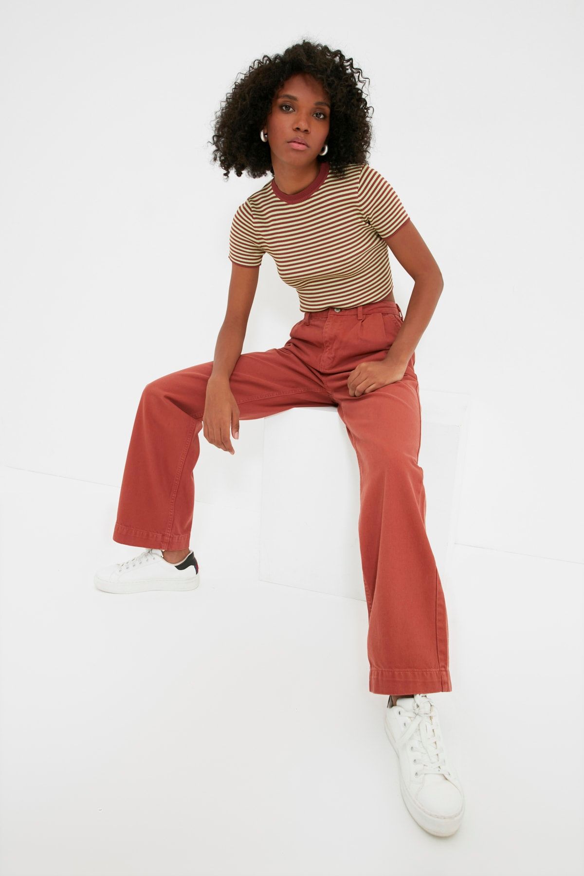 TRENDYOLMİLLA Kiremit Pile Detaylı Yüksek Bel 90's Wide Leg Jeans TWOAW22JE0894