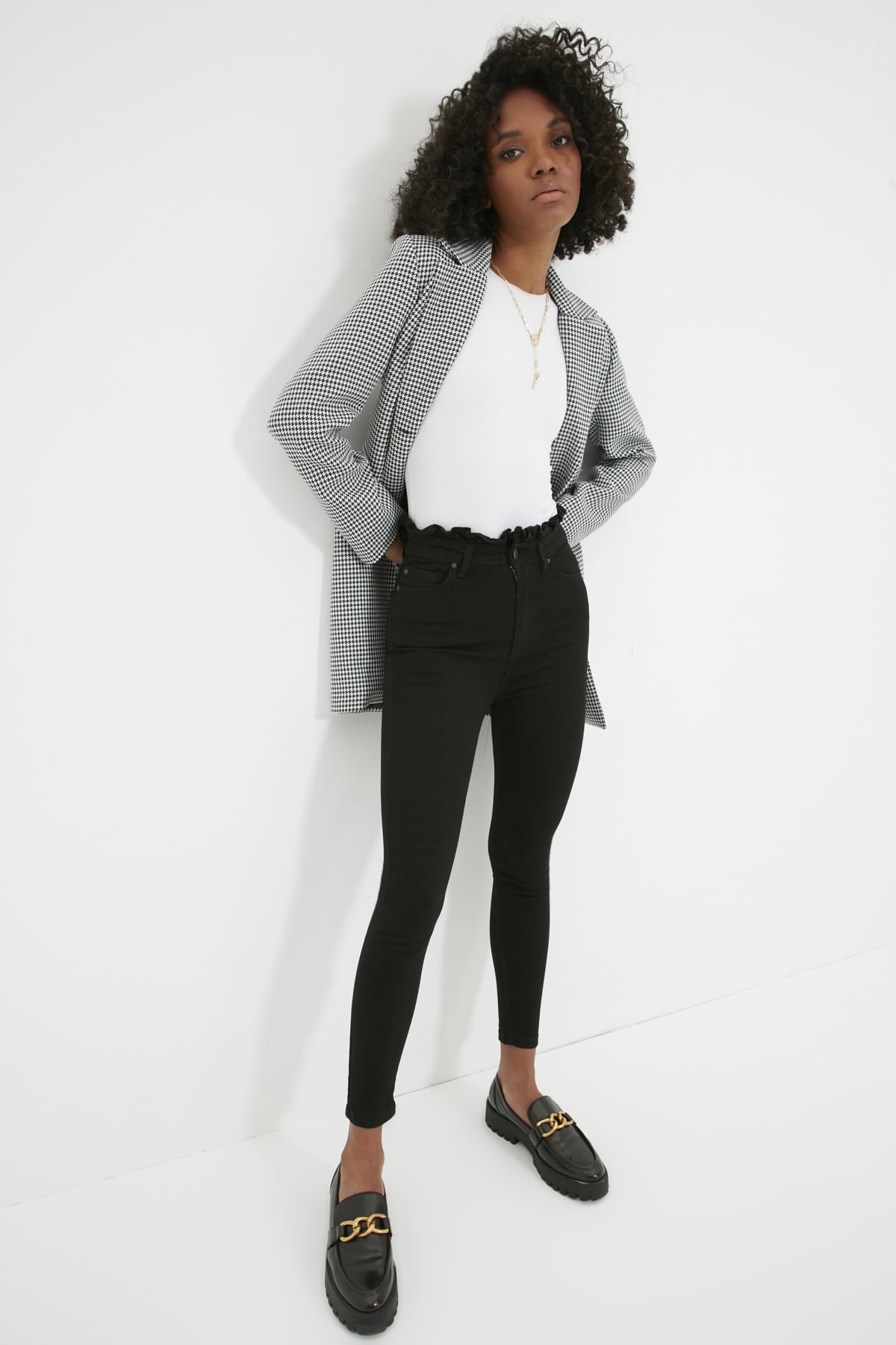 TRENDYOLMİLLA Siyah Bel Detaylı Yüksek Bel Skinny Jeans TWOAW22JE0986