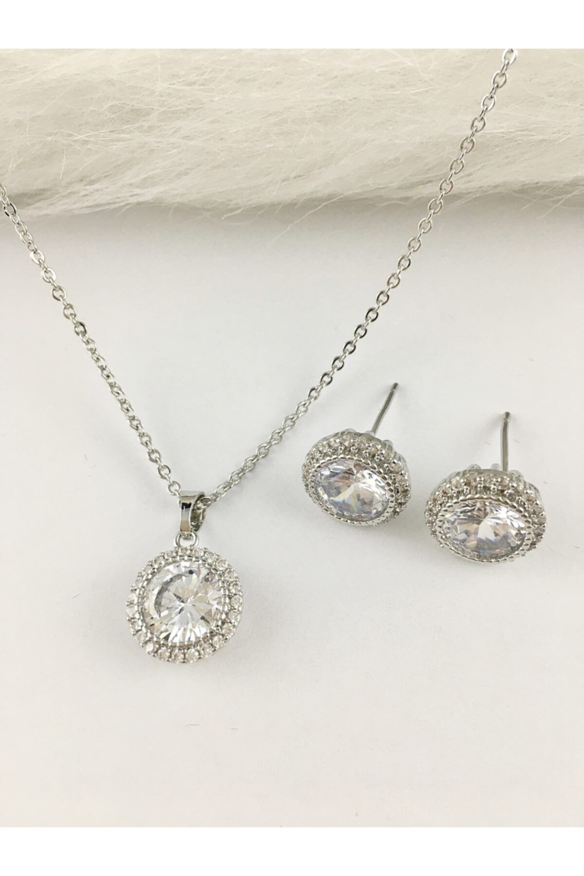 DS DİAMONDSHOP Kadın Kolye Küpe Zirkon Baget Taşlı Set 101