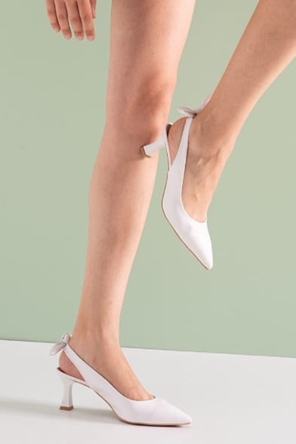 Yazın Ayakkabıları Beyaz Mat Cilt Arkası Fiyonk Detaylı Stiletto