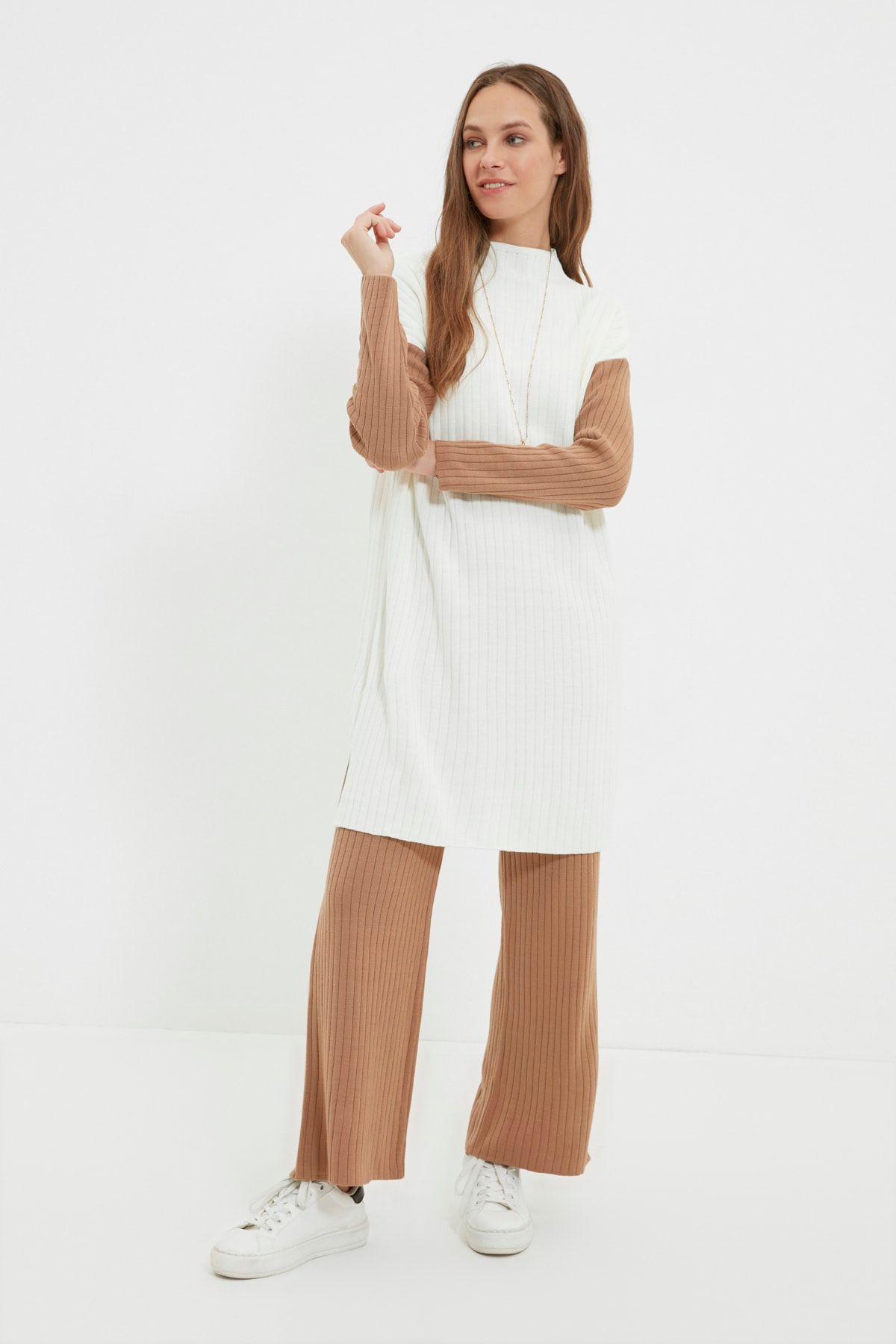 Trendyol Modest Camel Dik Yaka Renk Bloklu Triko Alt-Üst Takım TCTAW22US0037
