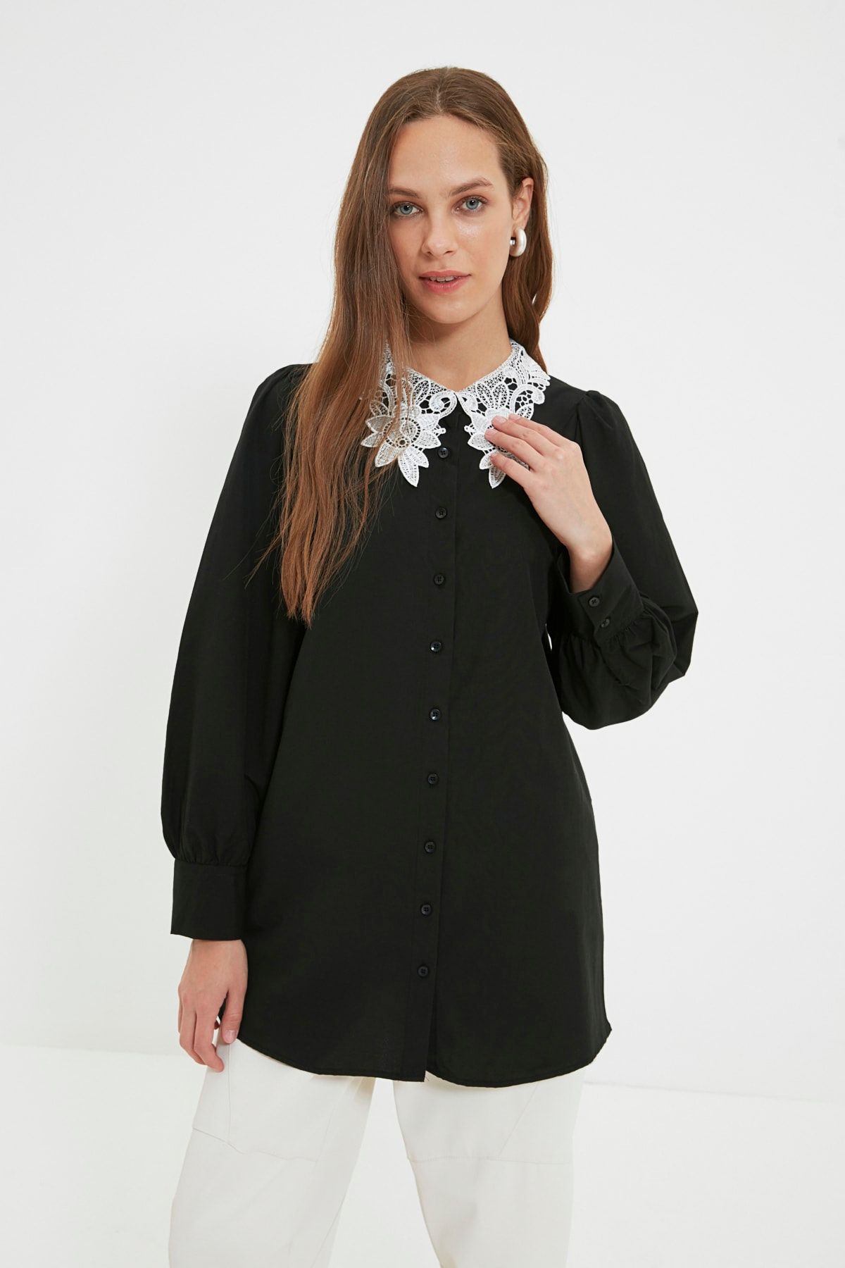 Trendyol Modest Siyah Dantel Yaka Detyalı Tunik TCTAW22UK0194