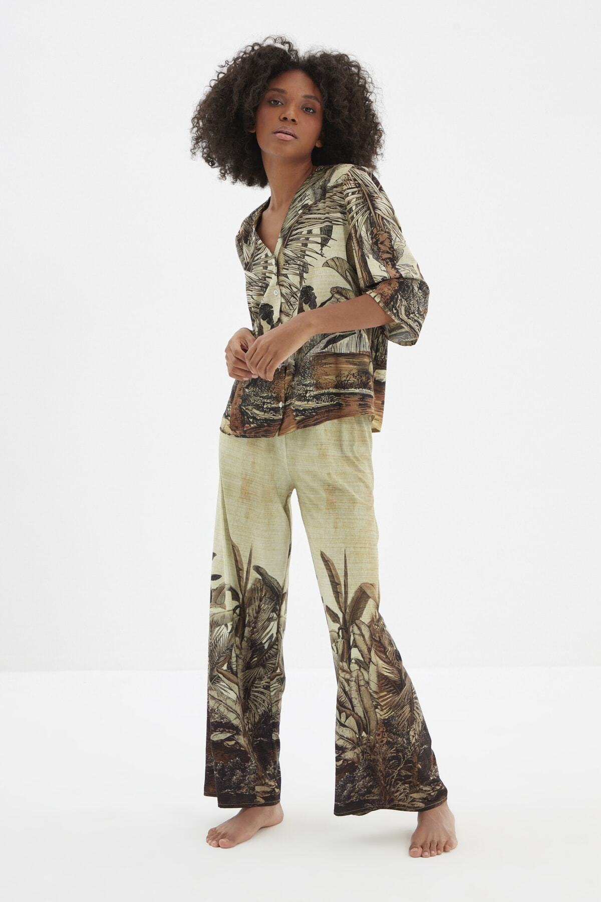 TRENDYOLMİLLA Çok Renkli Desenli Dokuma Pijama Takımı THMAW22PT1309