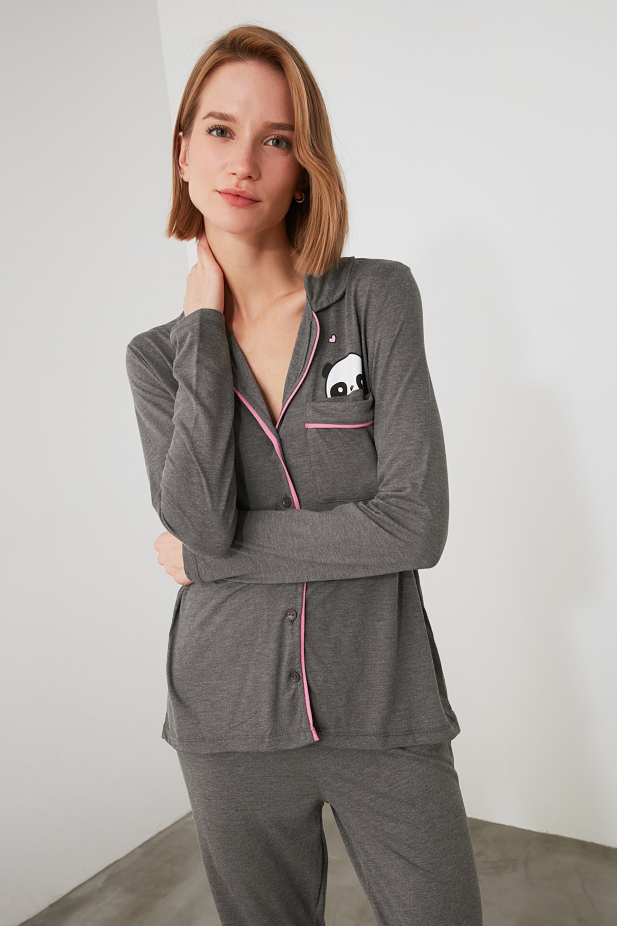 TRENDYOLMİLLA Antrasit Panda Baskılı Örme Pijama Takımı THMAW21PT0245