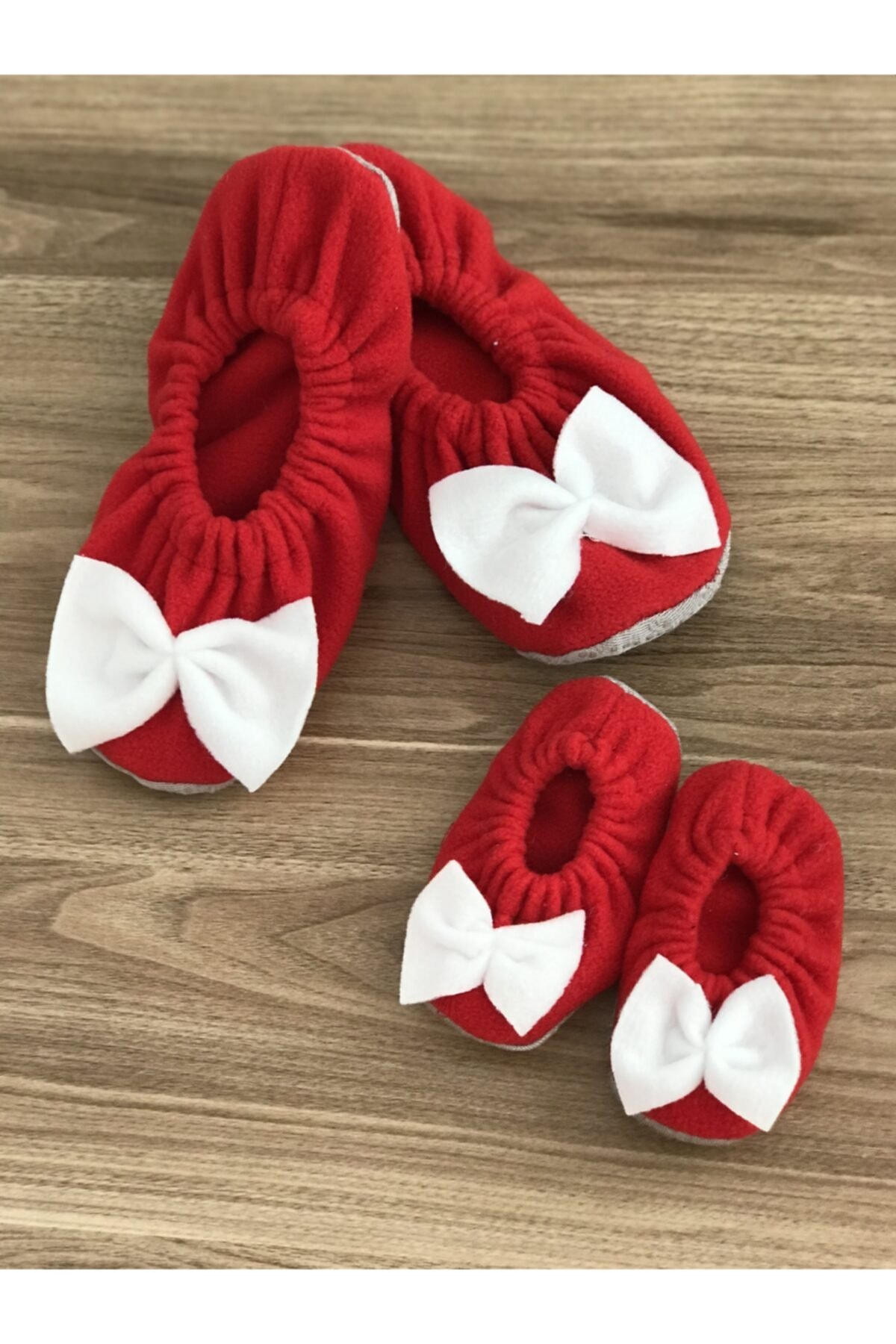 EMBE Beyaz Fiyonk Detaylı Kırmızı Polar Patik Kaydırmaz Tabanlıdır Tabanı 3 Katlıdır