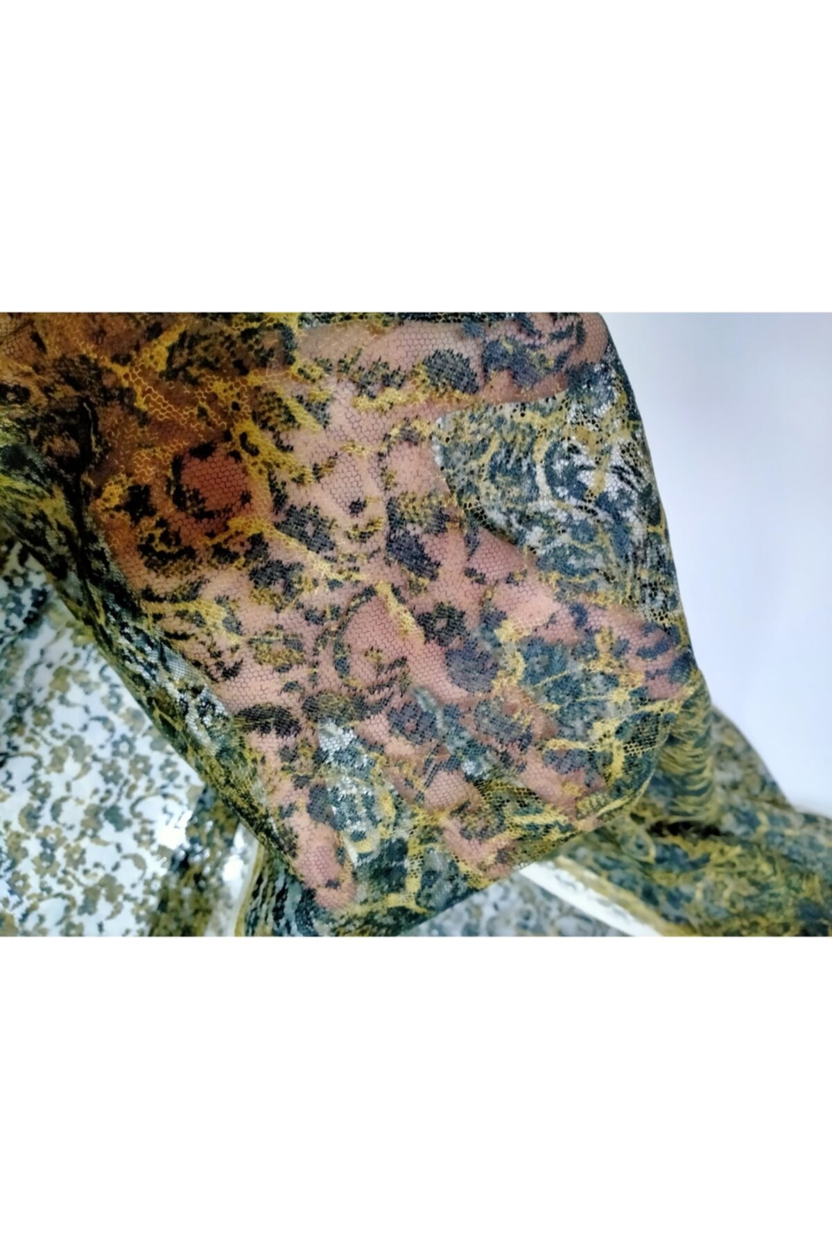 Lüks Kumaş Çiçek Desenli Leopar Güpür Kumaş