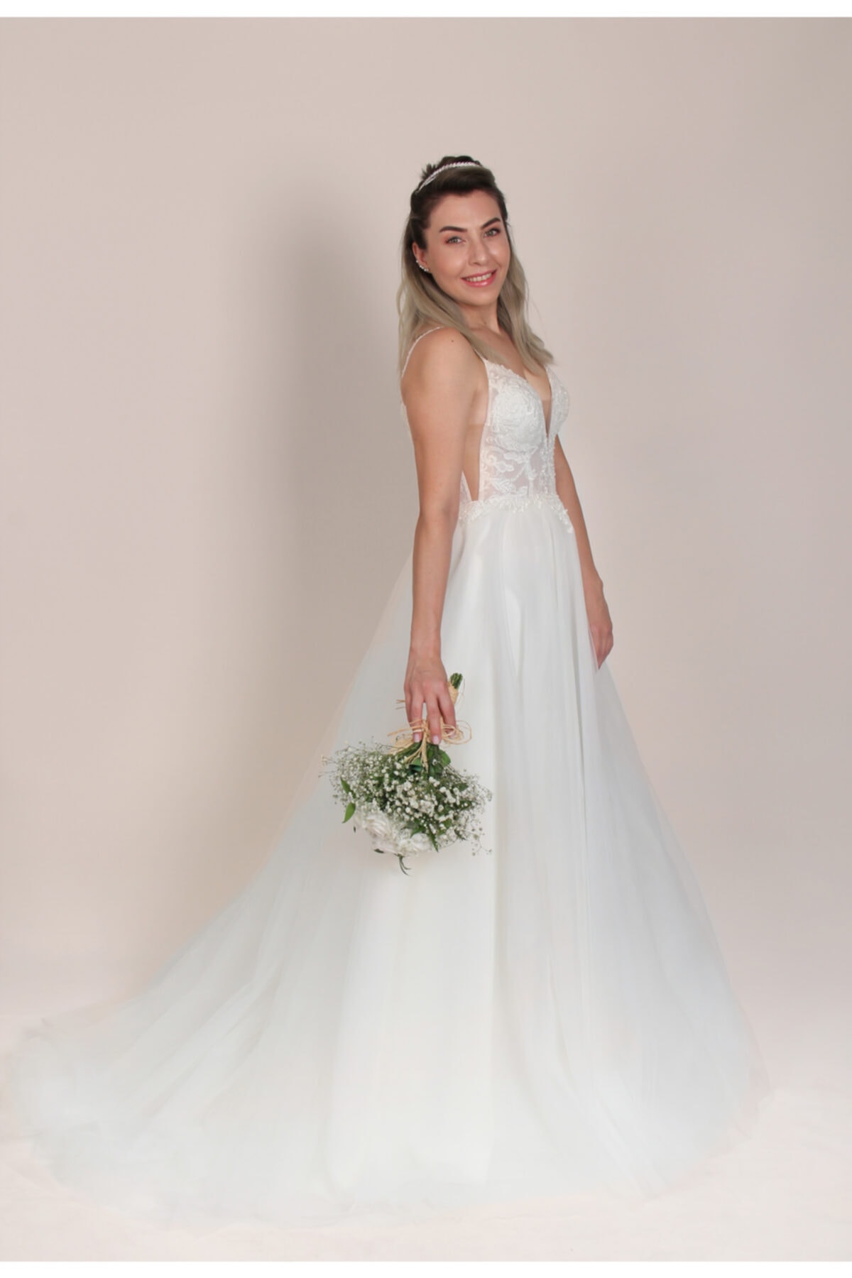 Ladychic Ip Askılı V Yaka Dekolte Transparan Tül Gelinlik