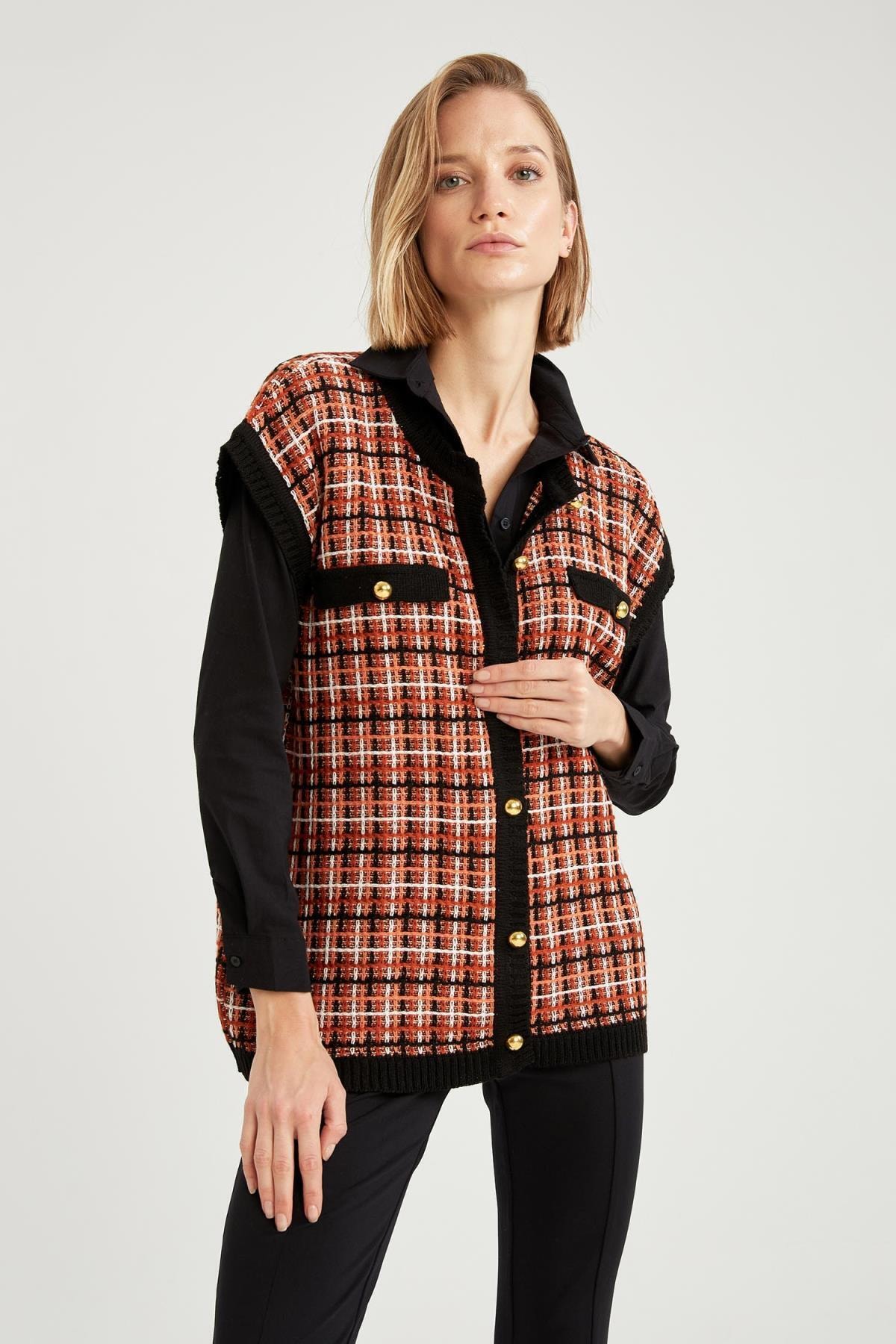 DeFacto V Yaka Düğmeli Geometrik Desenli Triko Yelek