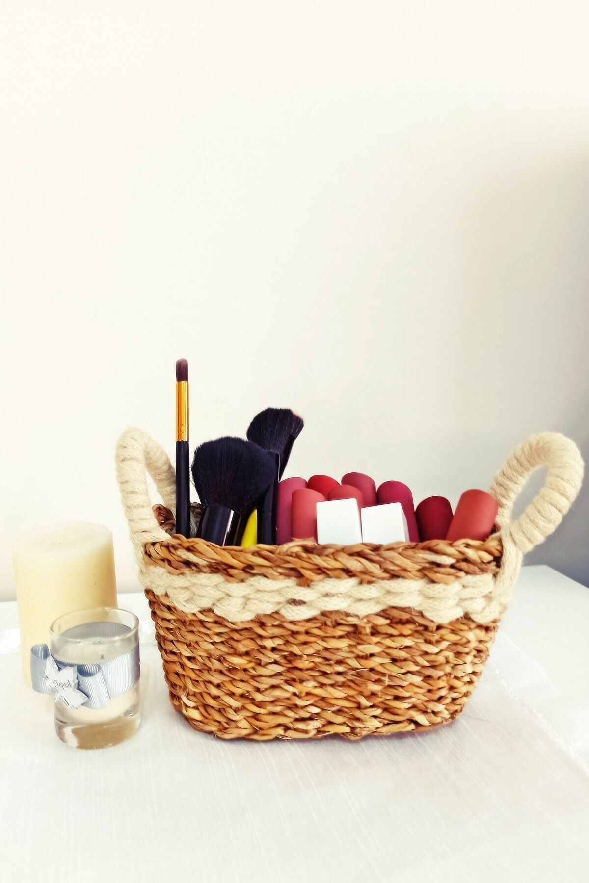 Deco Elit Kulplu Oval Hasır Beyaz Şerit Çok Amaçlı Organizer Sepet Küçük Boy