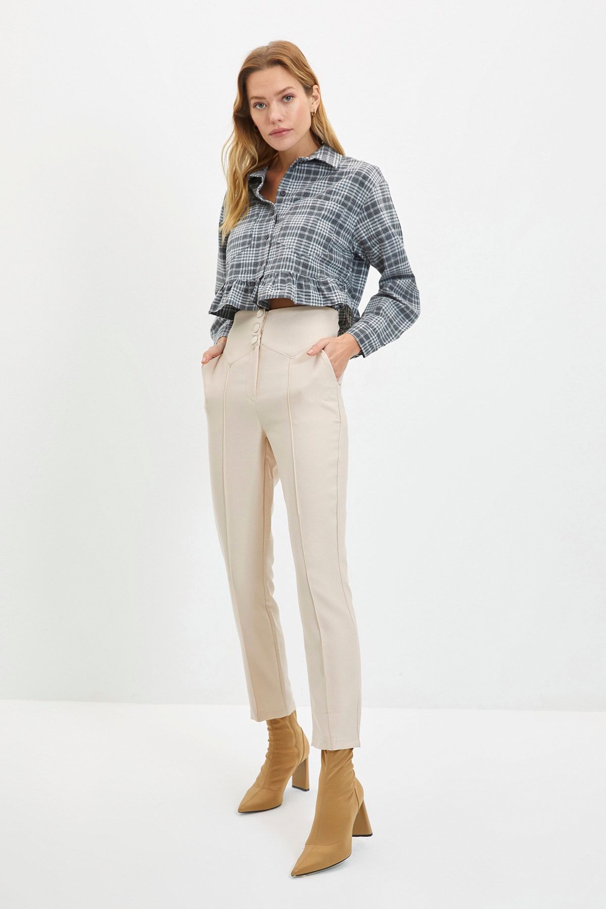 TRENDYOLMİLLA Taş Önden Düğmeli Pantolon TWOAW22PL0390