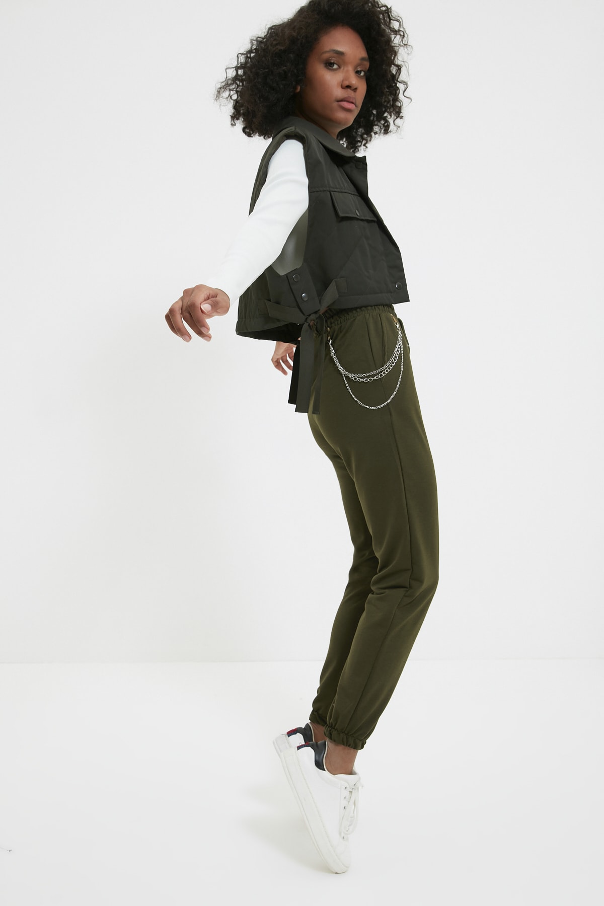 TRENDYOLMİLLA Haki Zincir Detaylı Basic Jogger İnce Örme Eşofman Altı TWOAW22EA0541