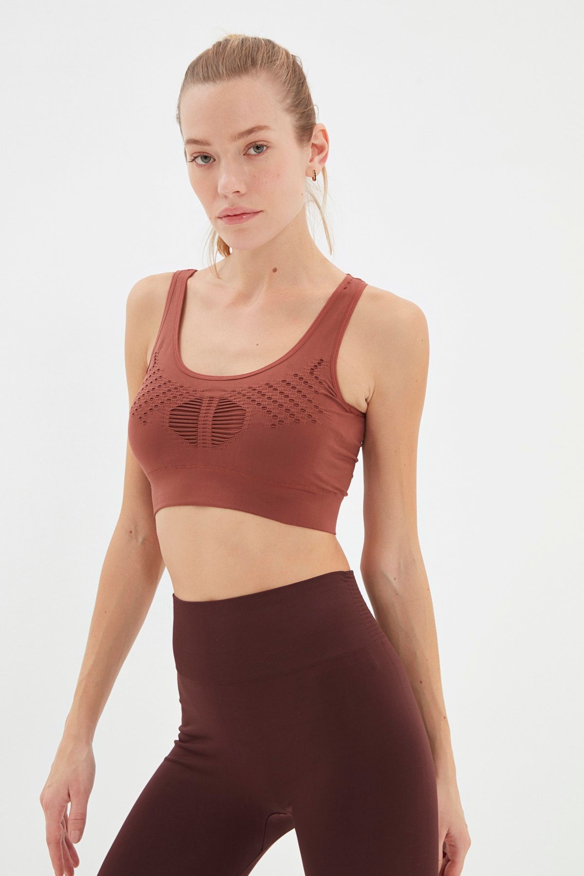 TRENDYOLMİLLA Kahverengi Sırt Detaylı Seamless Spor Sütyeni TWOAW22SS0068