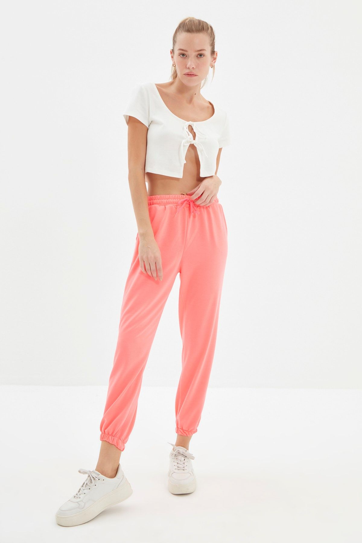 TRENDYOLMİLLA Pembe Jogger Neon İnce Örme Eşofman Altı TWOAW22EA0549