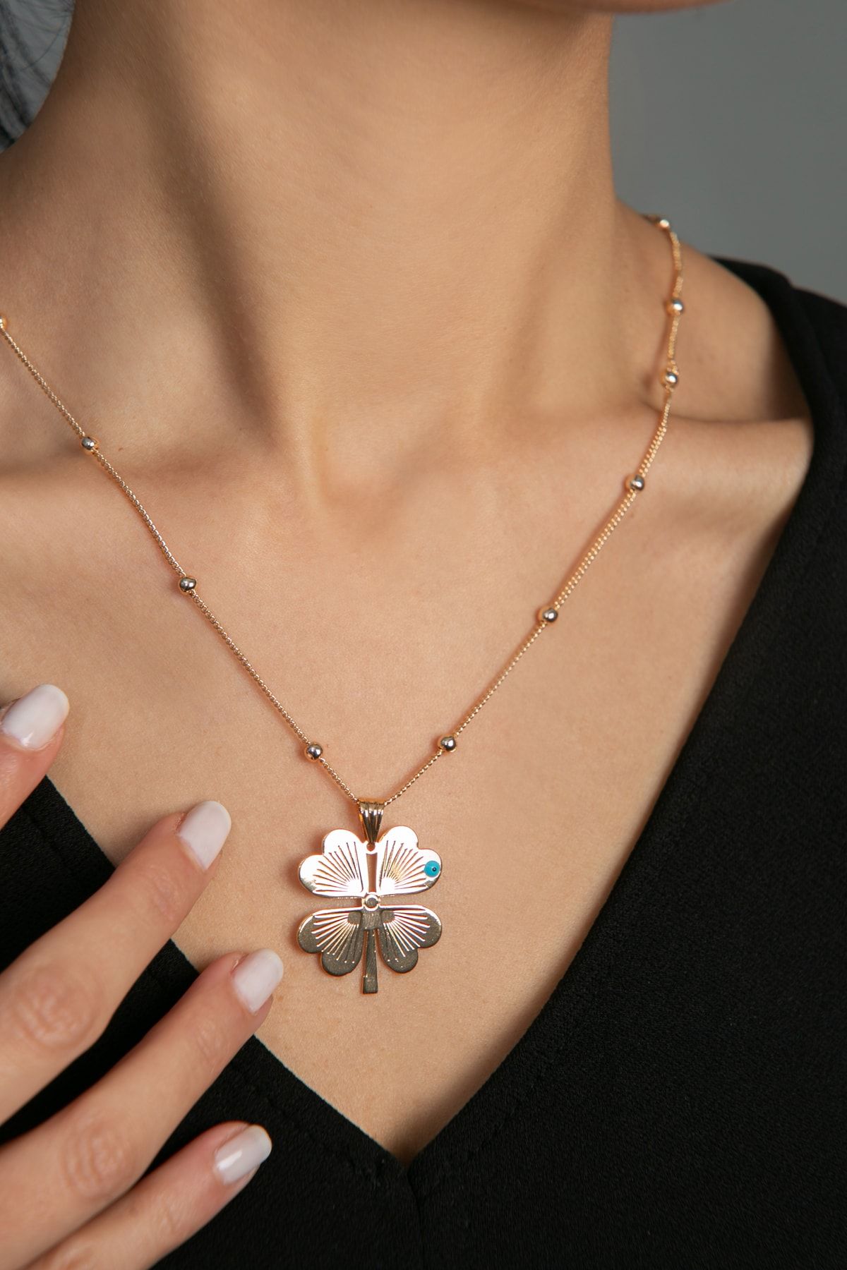 Elika Silver Kadın Mineli Yonca Model Top Zincirli Kolye