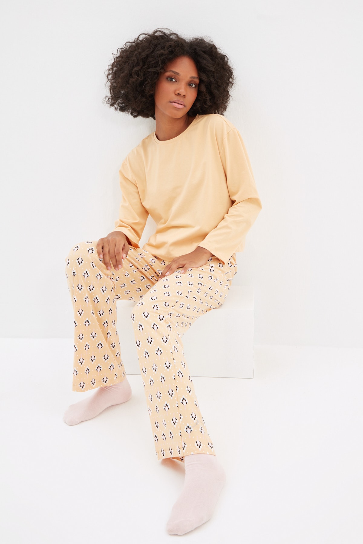 TRENDYOLMİLLA Bej Örme Pijama Takımı THMAW22PT1417