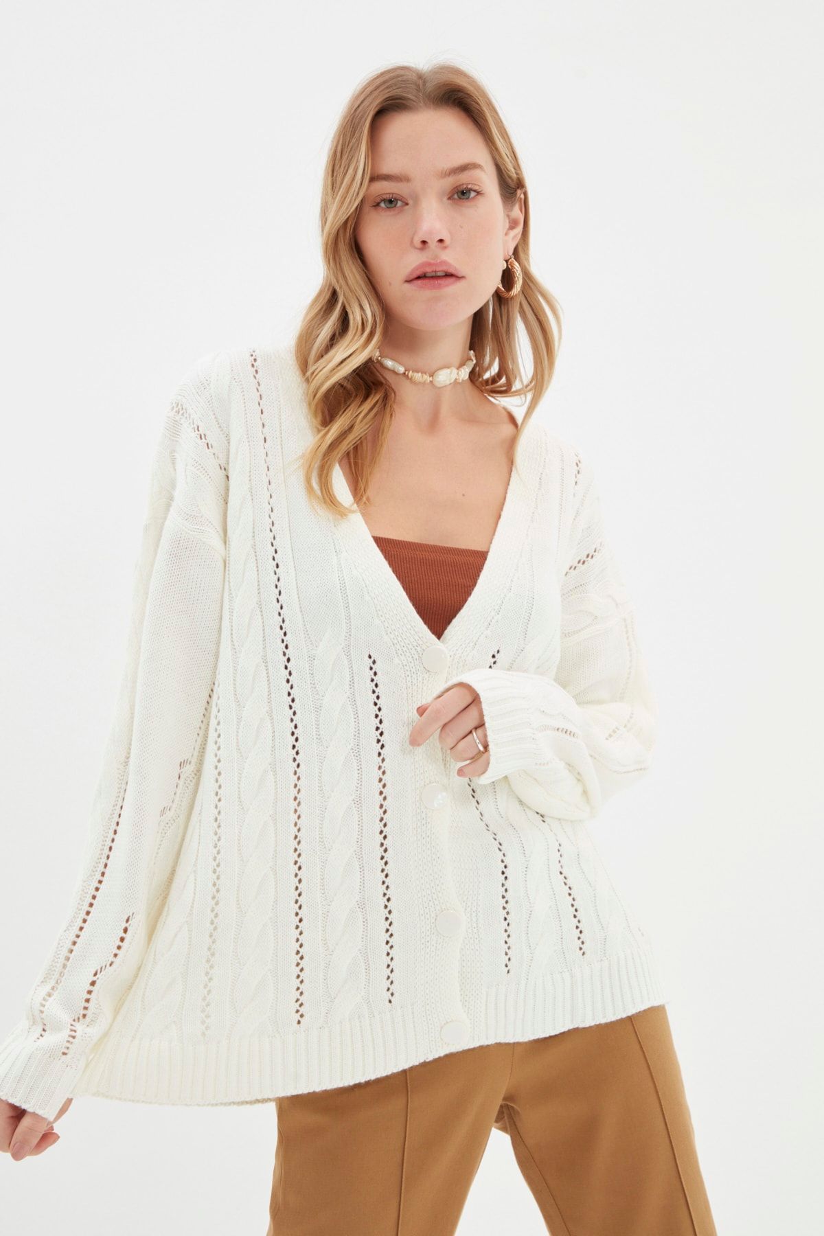 TRENDYOLMİLLA Ekru Oversize Ajurlu Triko Hırka TWOAW22HI0797