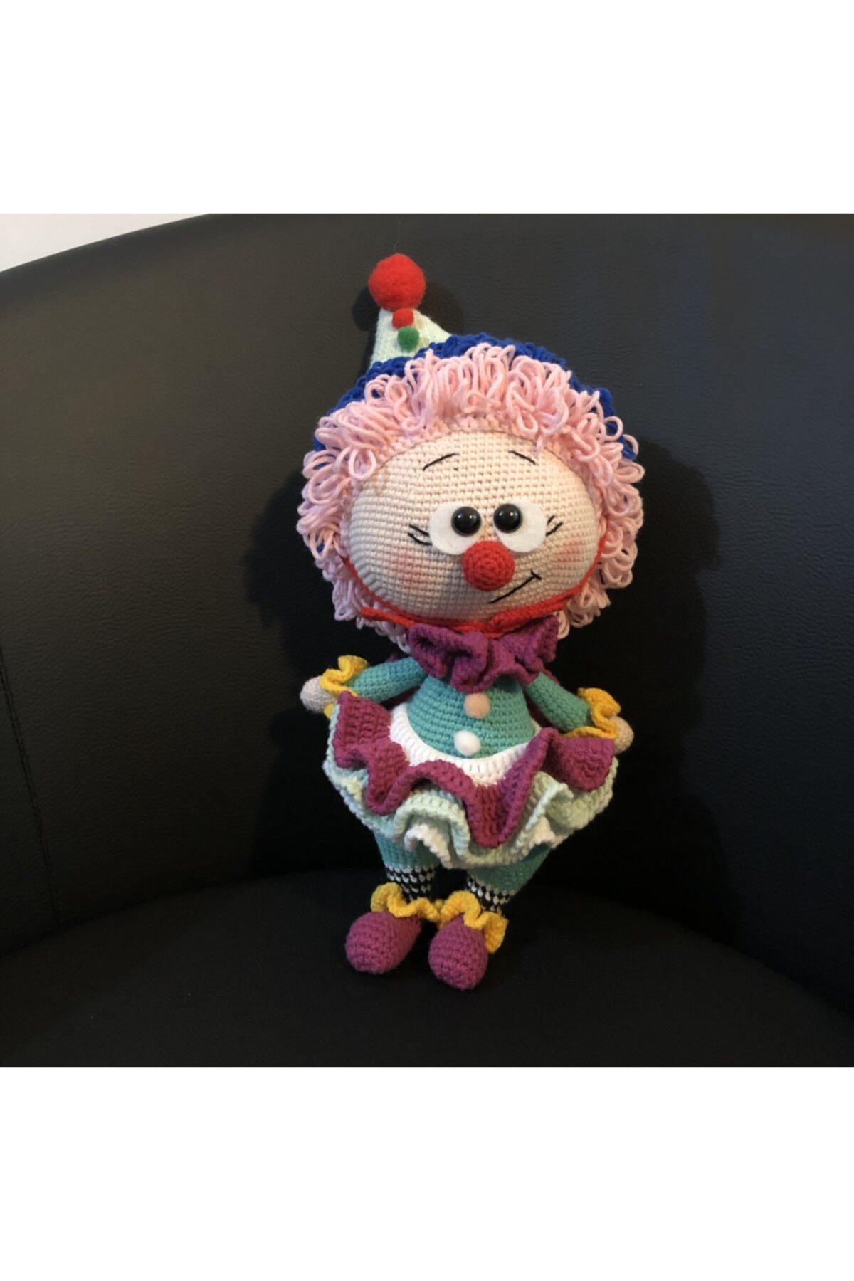 Kare Art Amigurumi Palyaço. Hediyelik Dekoratif Örgü Oyuncak. %100 El Üretimi. Yerli Üretim. Organik.