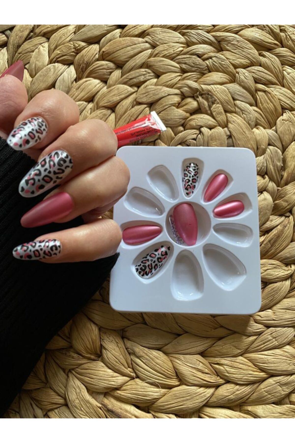 SYBELLE KOZMETİK 12 Adet Pembe Leopar Desenli Takma Tırnak