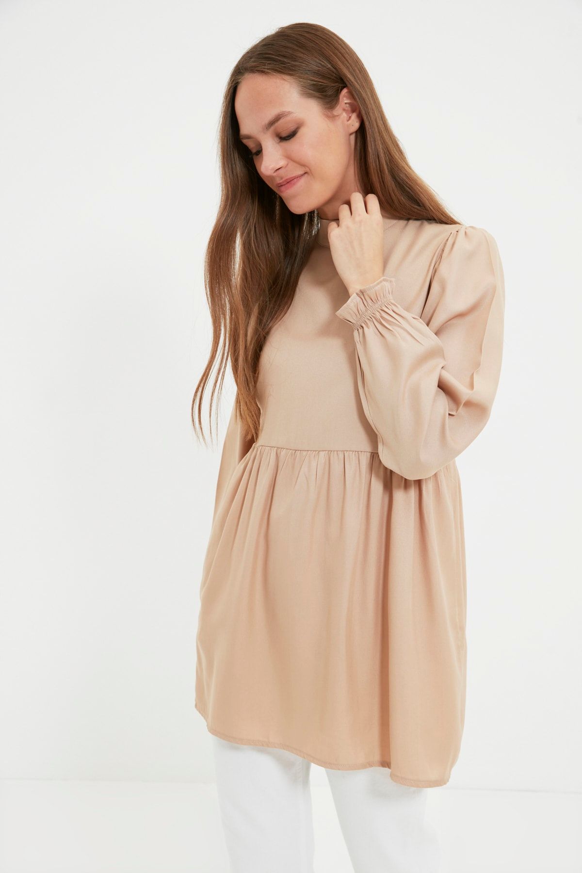 Trendyol Modest Bej Dik Yaka Etek Ucu Volanlı Tunik TCTAW22UK0238