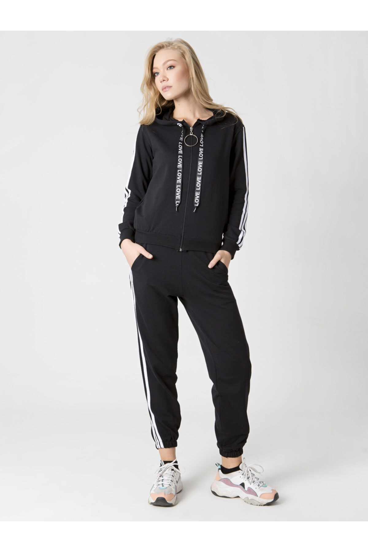 TeBurada Kadın Siyah Üç Şeritli Fermuar Detaylı Spor Eşofman Takımı02