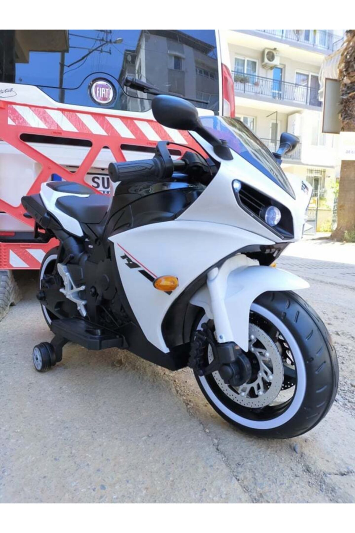 SUATESÇOCUKOTOGALERİSİ Yamha R1 Angel Far 12 Volt